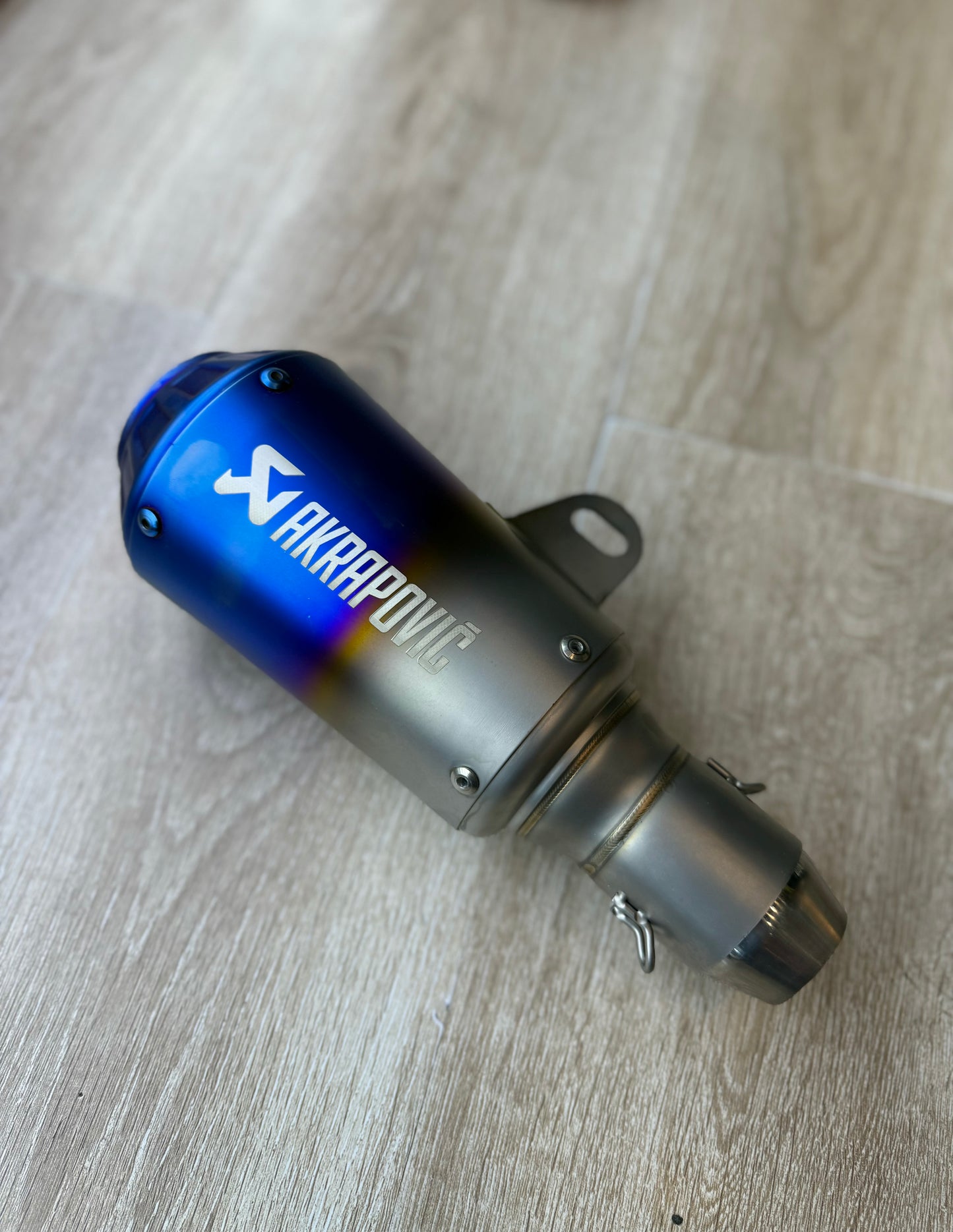 EXOSTO AKRAPOVIC