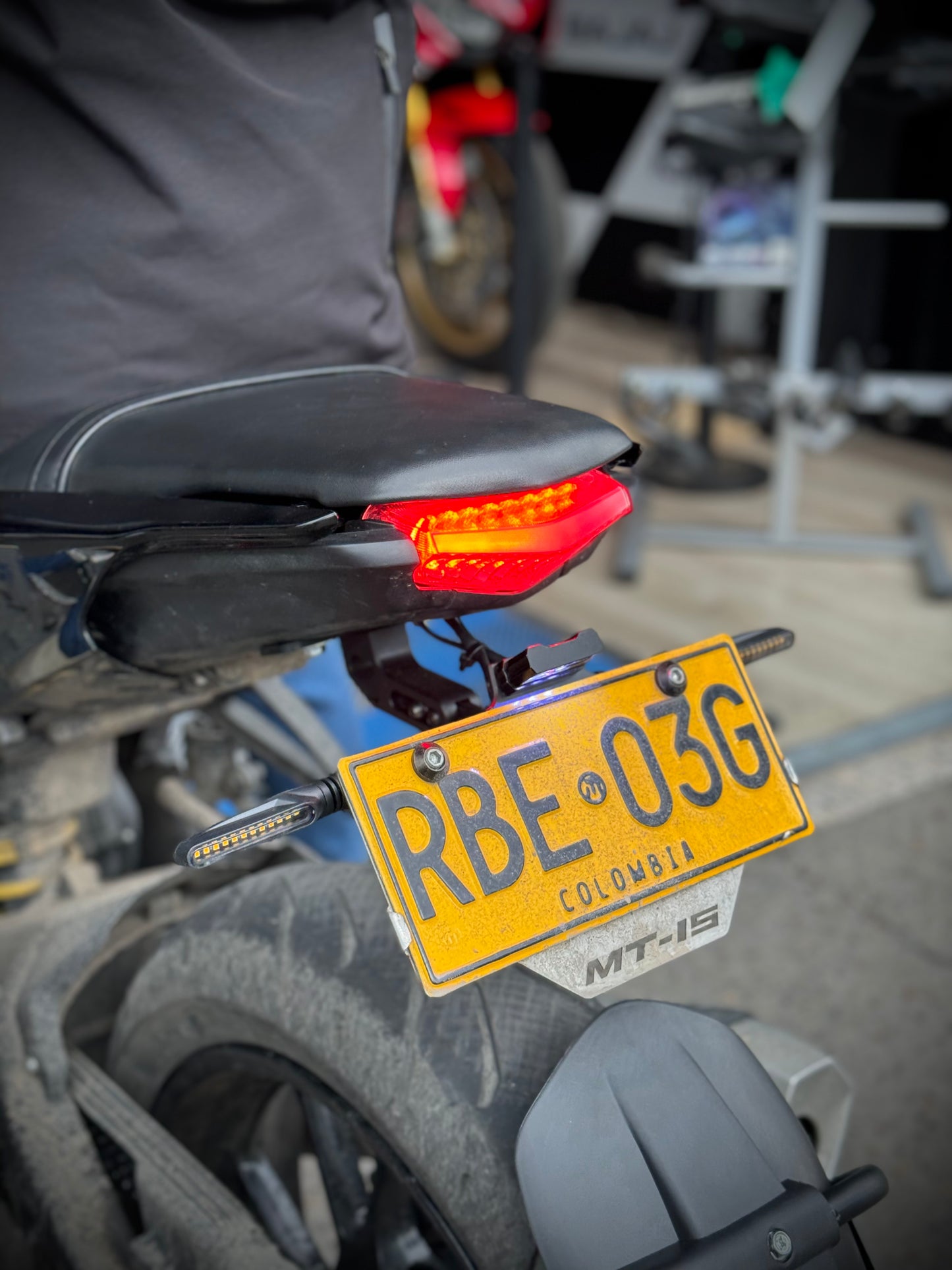 FENDER DE LUJO YAMAHA MT15