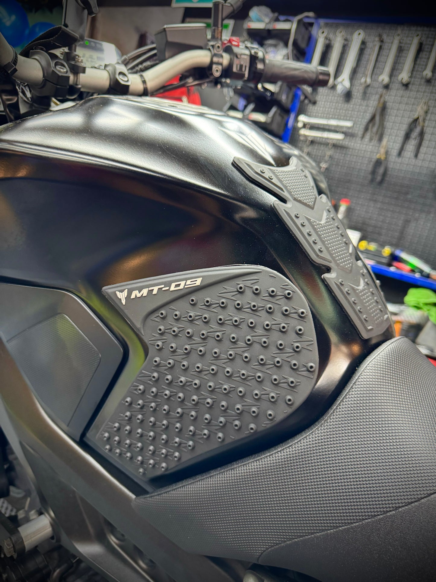 STOMP GRIPS MT09 V1-V2