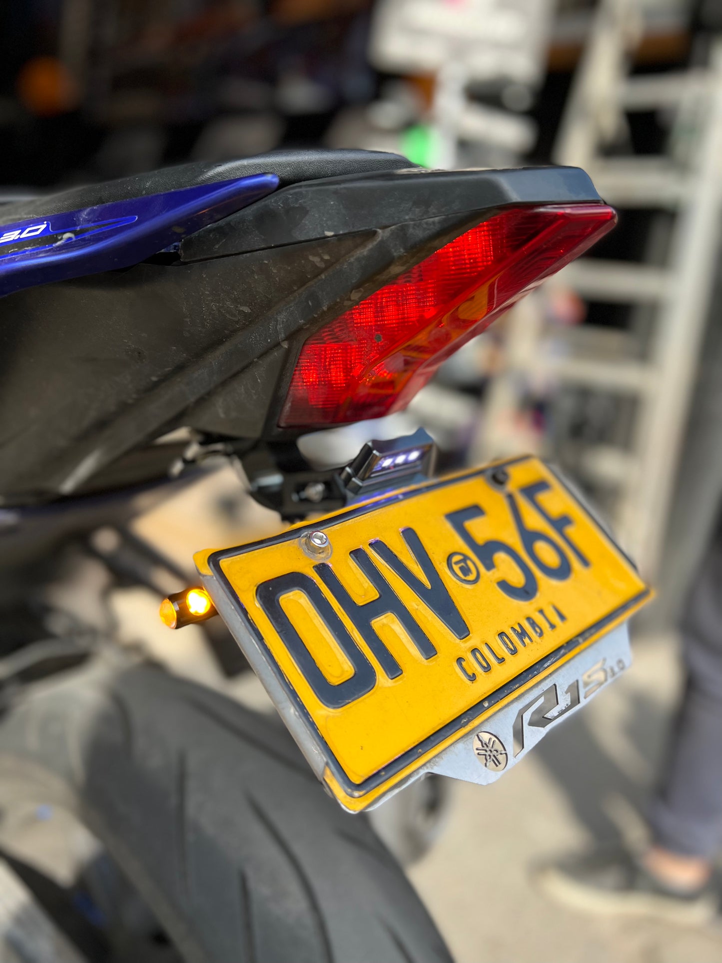 FENDER DE LUJO YAMAHA R15V3