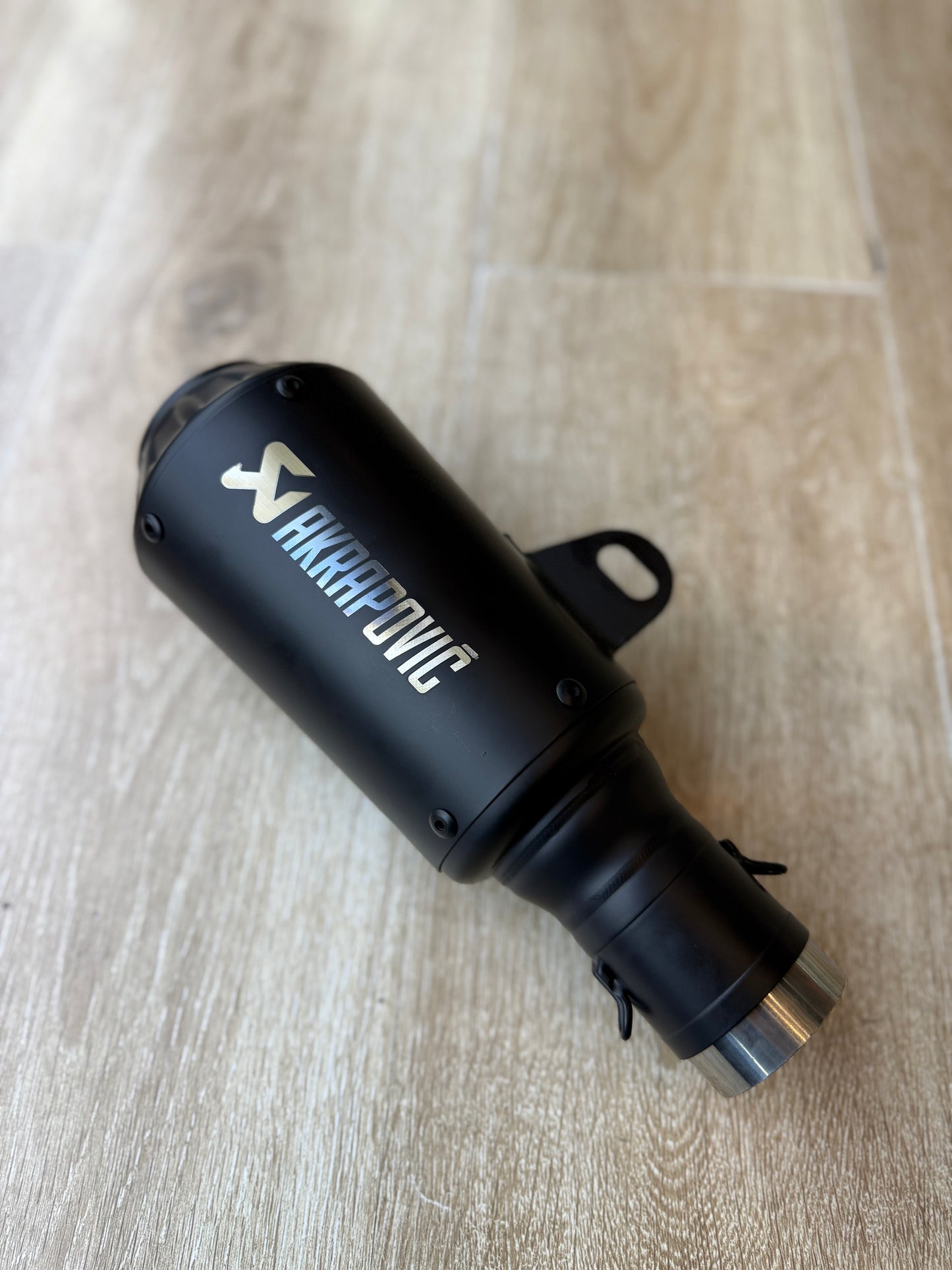 EXOSTO AKRAPOVIC