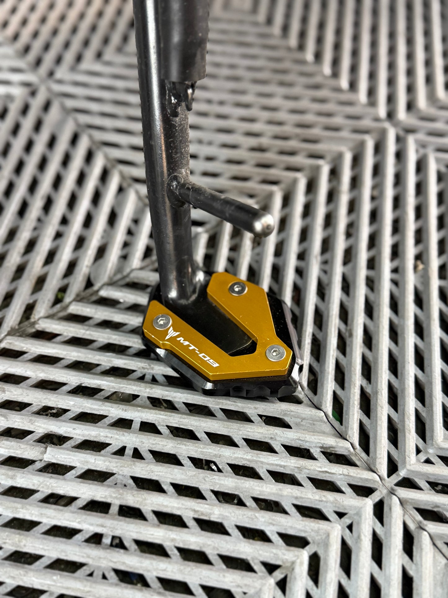 LUJO BASE PATA YAMAHA MT09