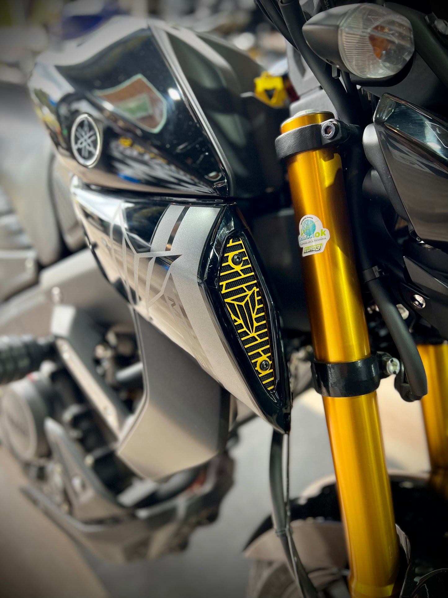 REJILLA TOMA DE AIRE DE LUJO YAMAHA MT15