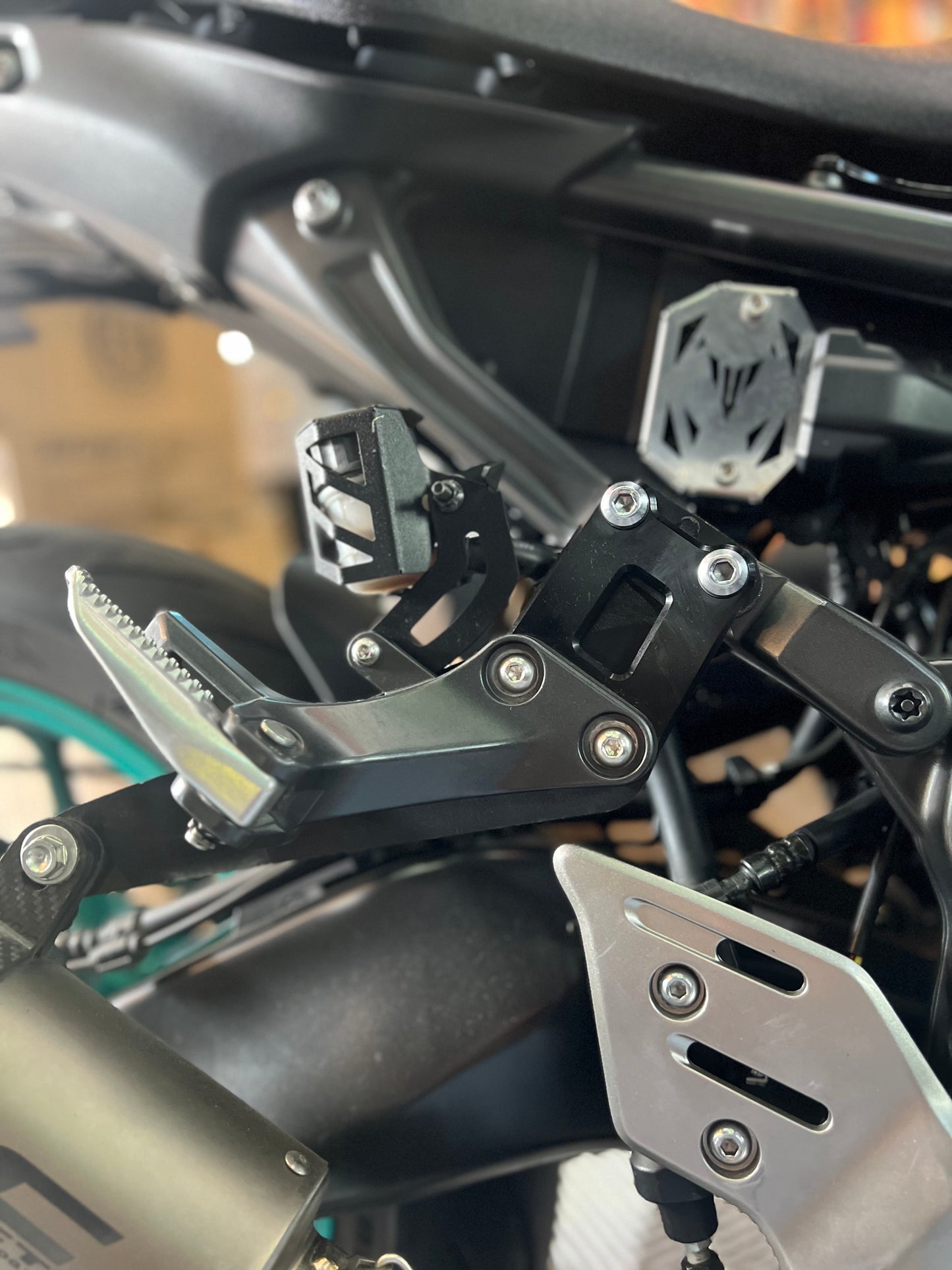 EXTENSORES DE POSAPIES YAMAHA MT09 V3
