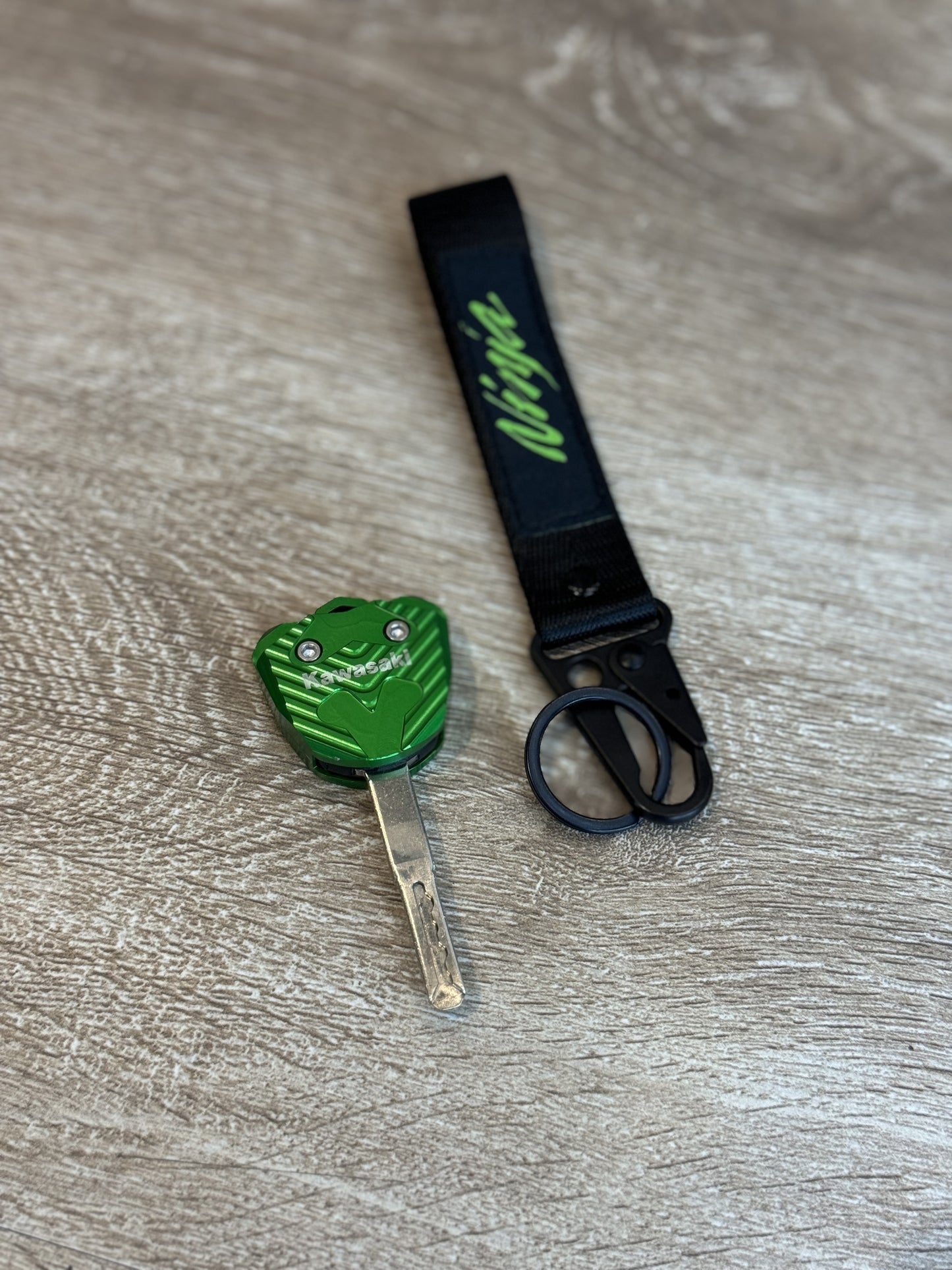 LUJO TAPA LLAVE KAWASAKI