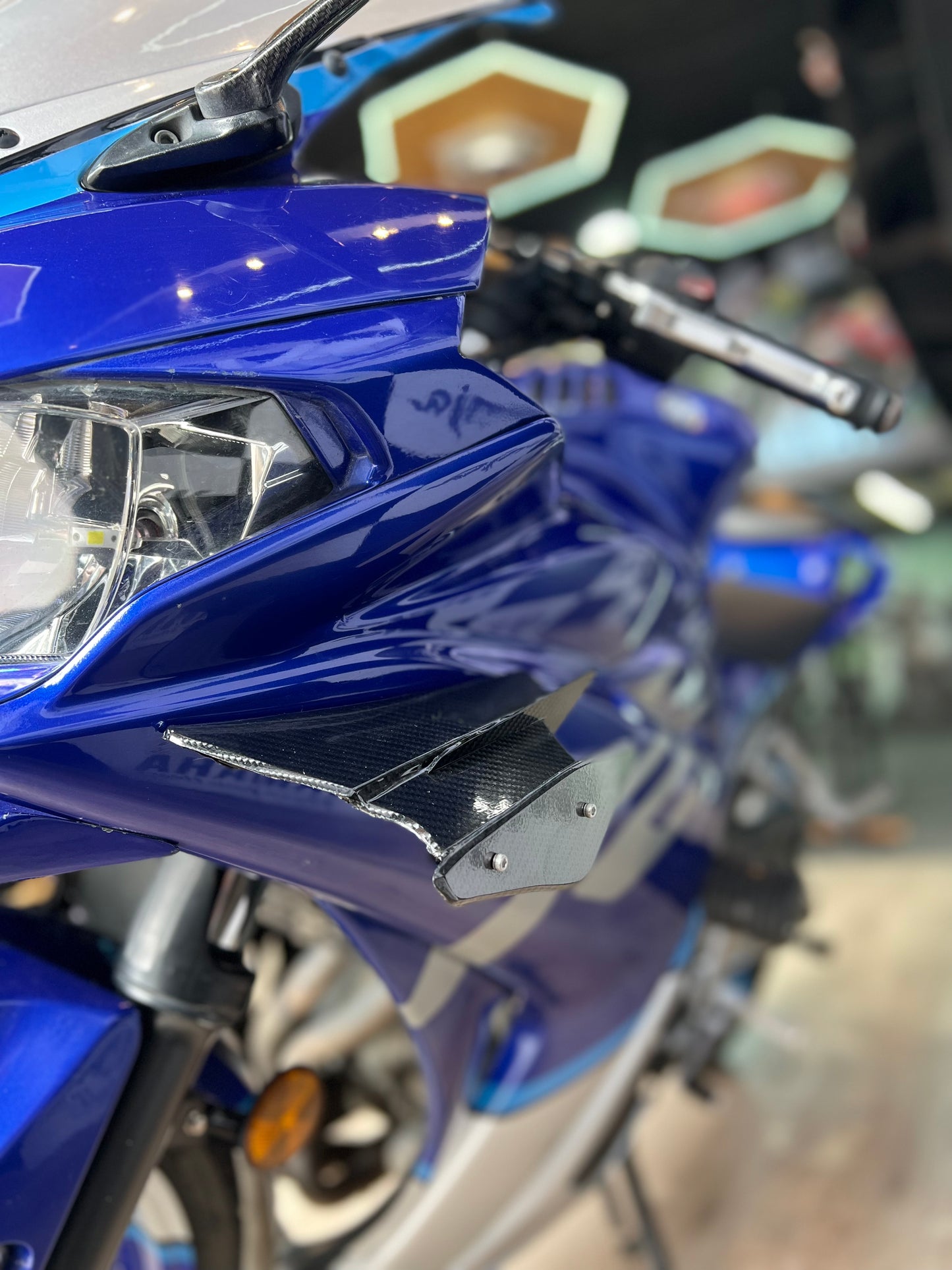 ALERONES LATERALES CARGA CENTRAL YAMAHA R3