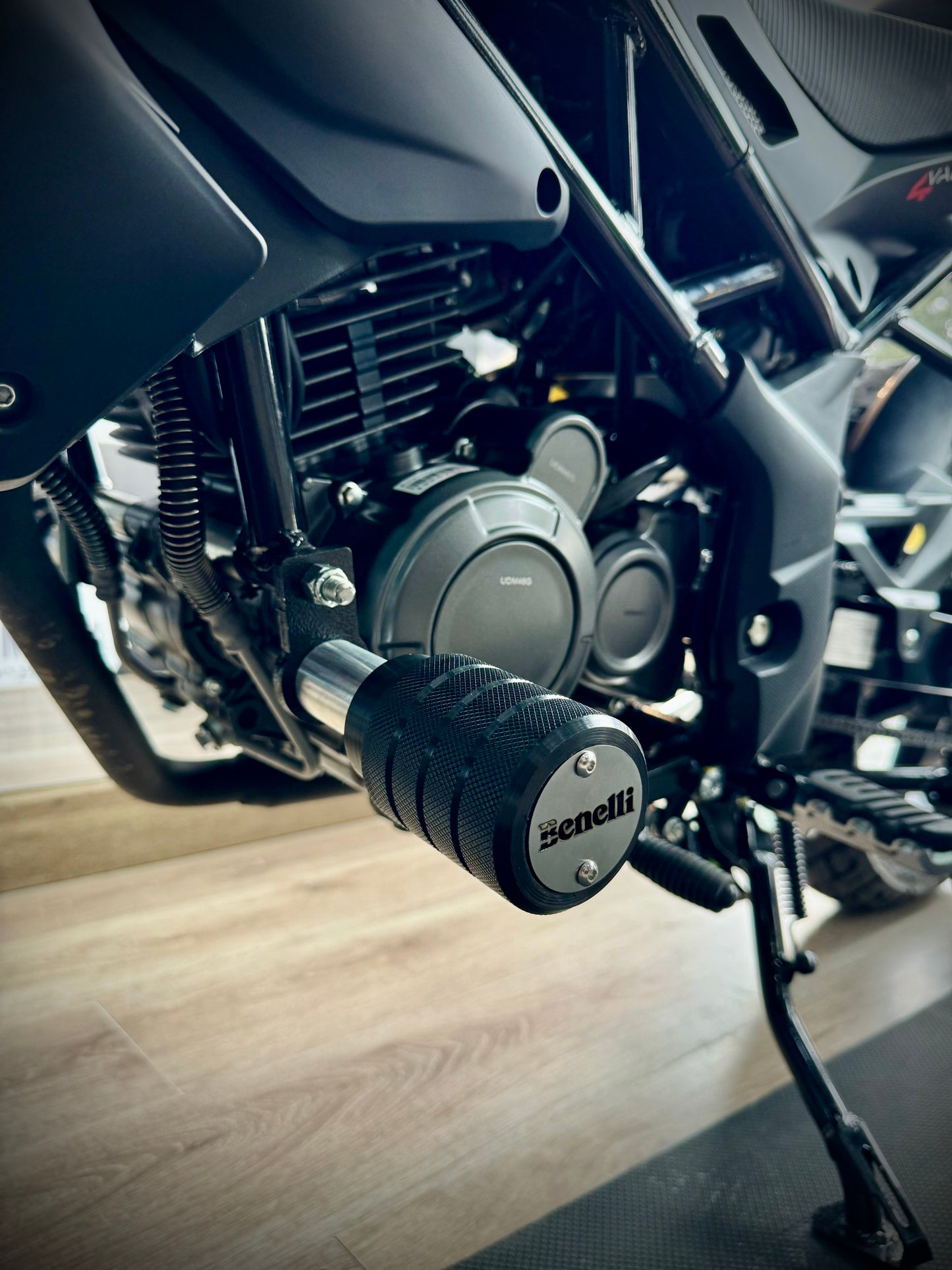 SLIDERS BENELLI TNT150