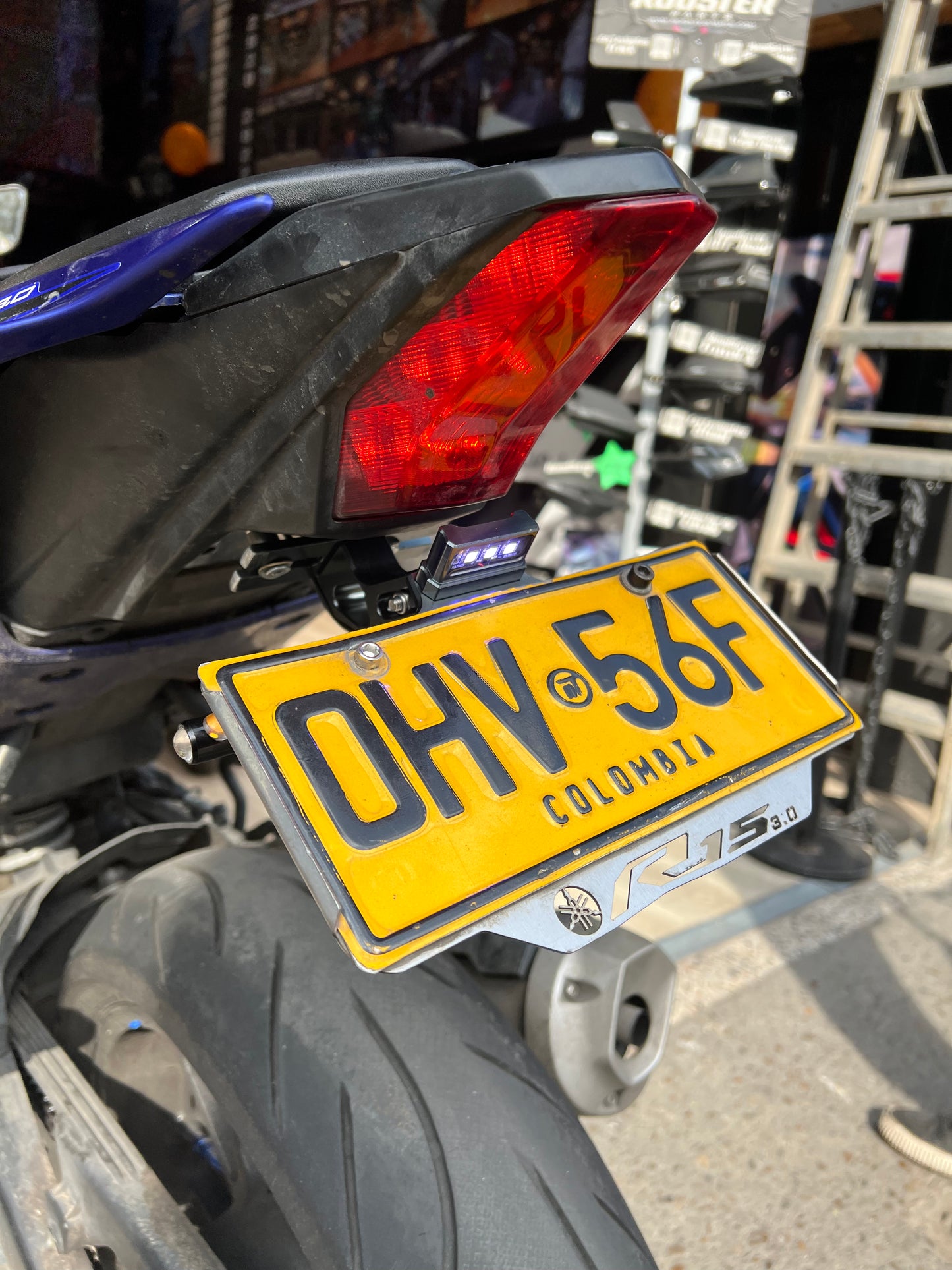 FENDER DE LUJO YAMAHA R15V3