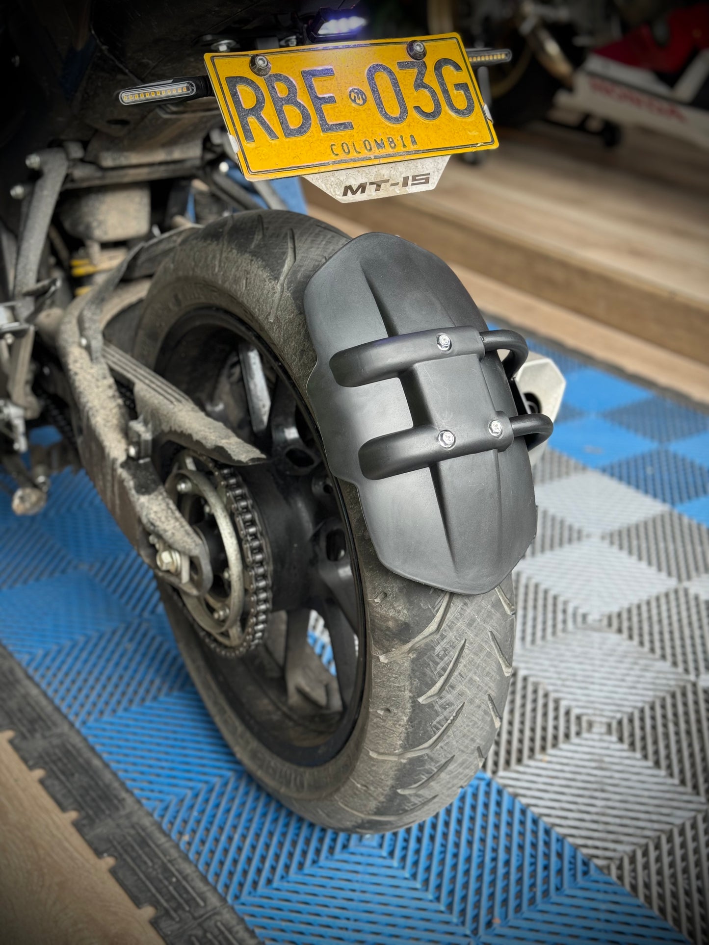 GUARDABARRO MONOBRAZO YAMAHA MT15