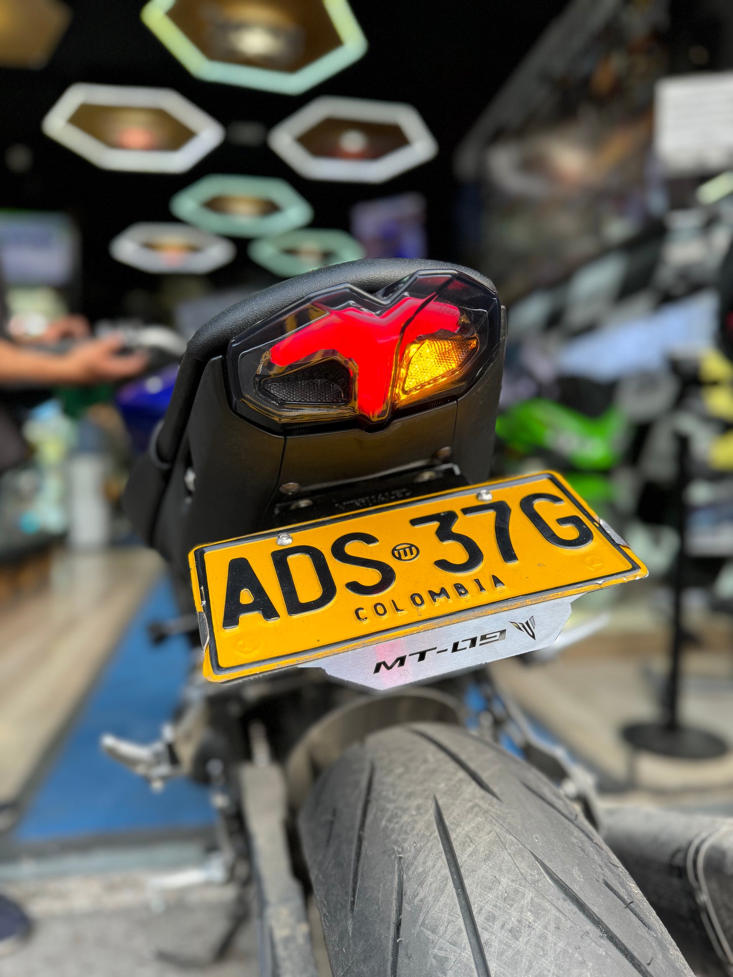 STOP INTEGRADO YAMAHA MT09V3