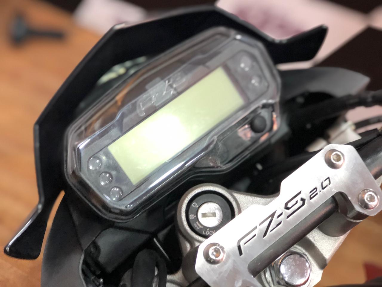 PROTECTOR DE TACOMETRO YAMAHA FZ2.0