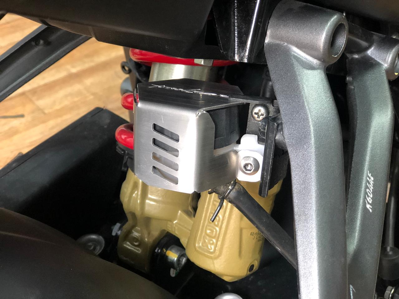 PROTECTOR DE BOMBA FRENO TRASERO PULSAR NS 200 - NS160