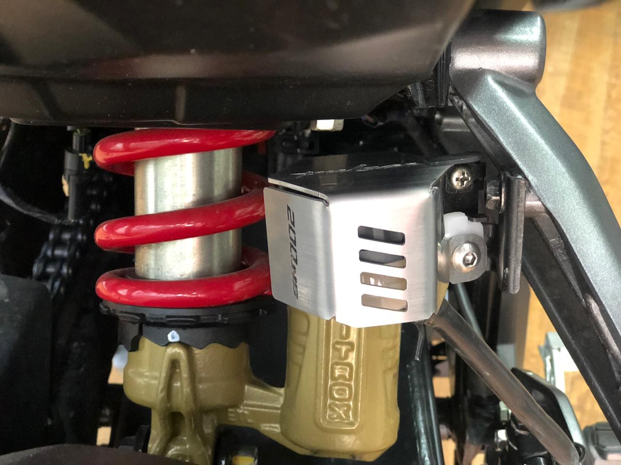PROTECTOR DE BOMBA FRENO TRASERO PULSAR NS 200 - NS160