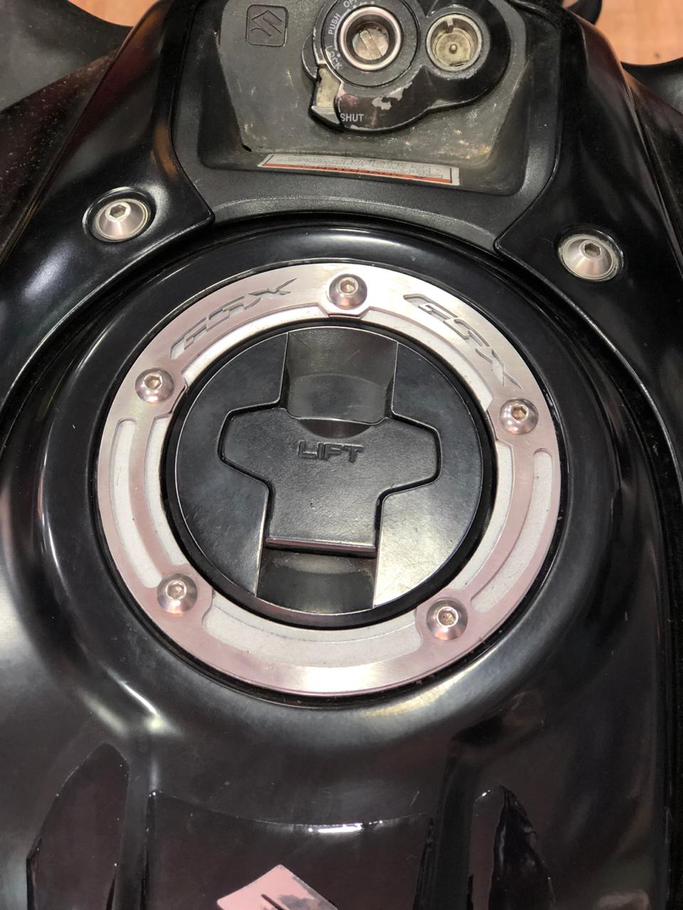 LUJO TAPA TANQUE SUZUKI GSXS 150