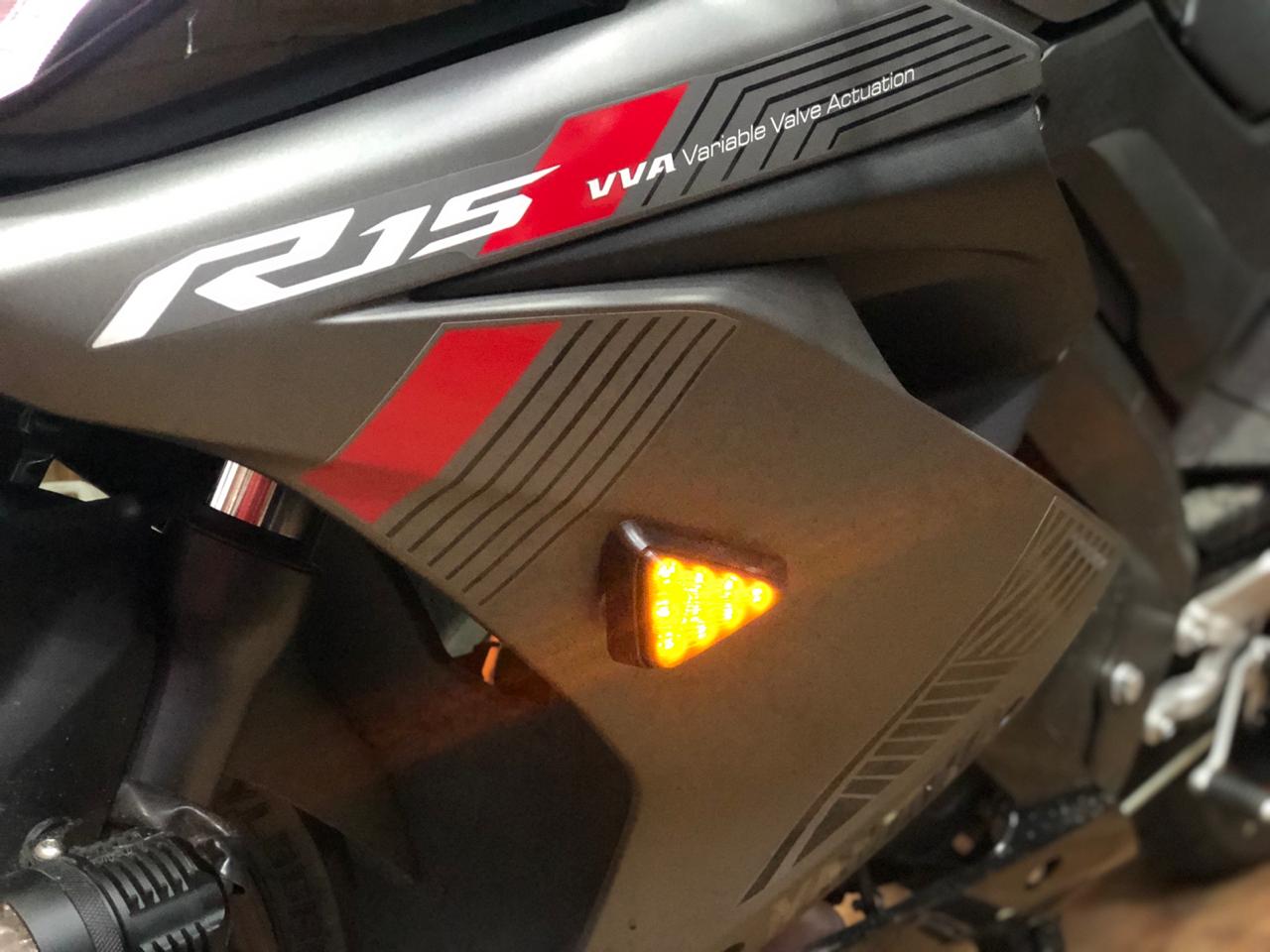 DIRECCIONALES LED EXAGONAL YAMAHA R15V3