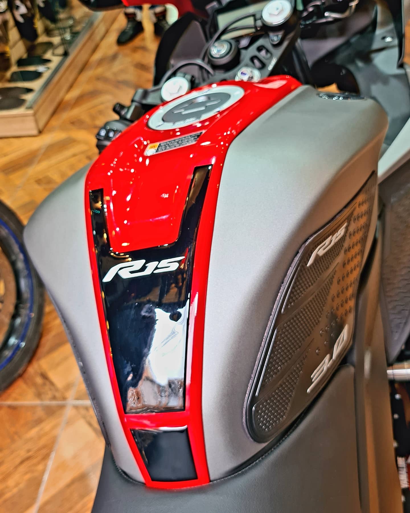 PROTECTOR CENTRAL TANQUE YAMAHA R15V3