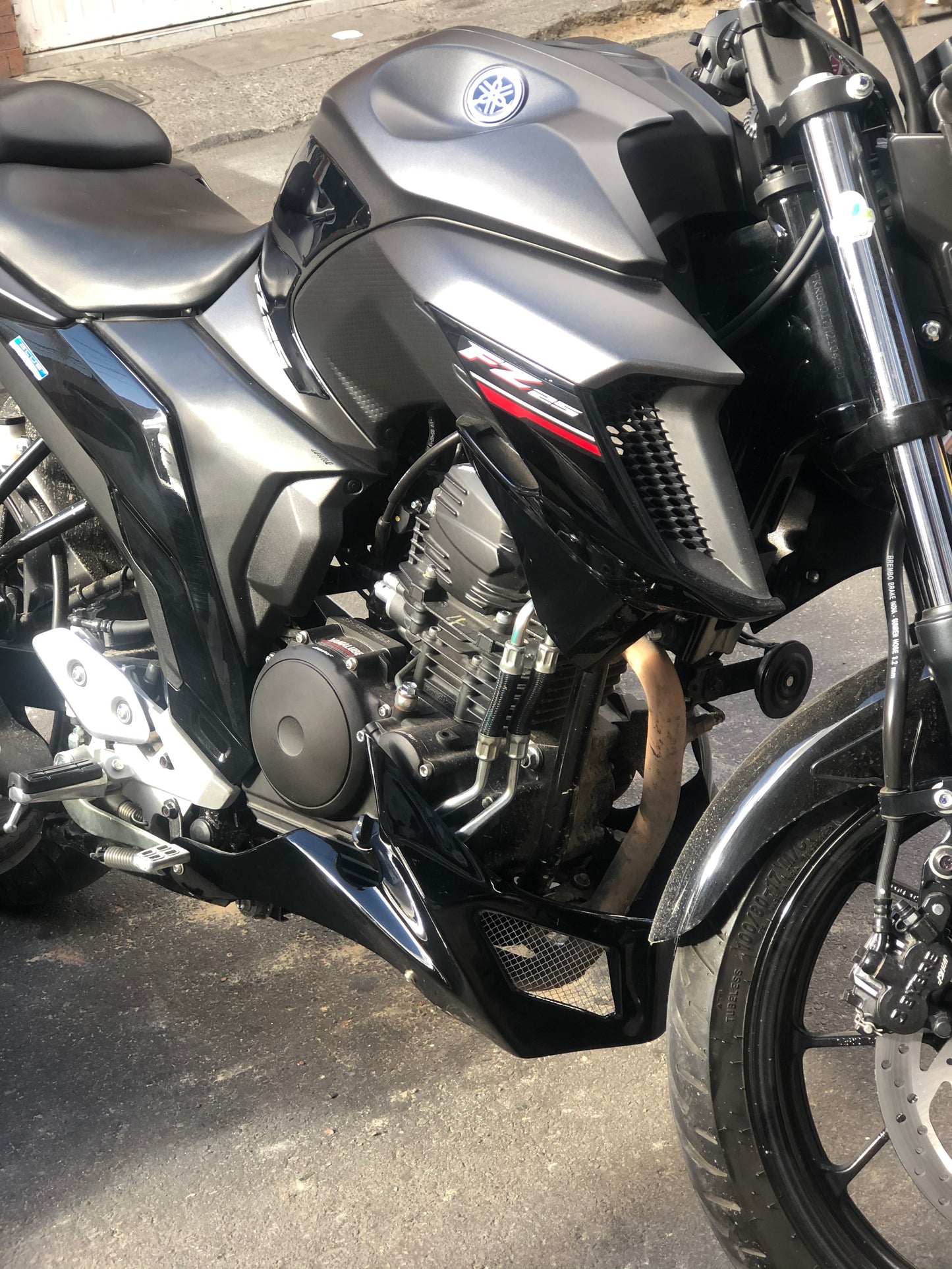 QUILLA CON TOMAS DE AIRE YAMAHA FZ250