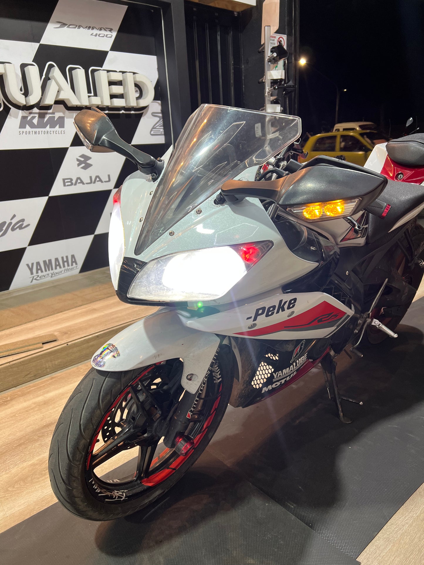 ESPEJOS CON DIRECCIONALES YAMAHA R15V2