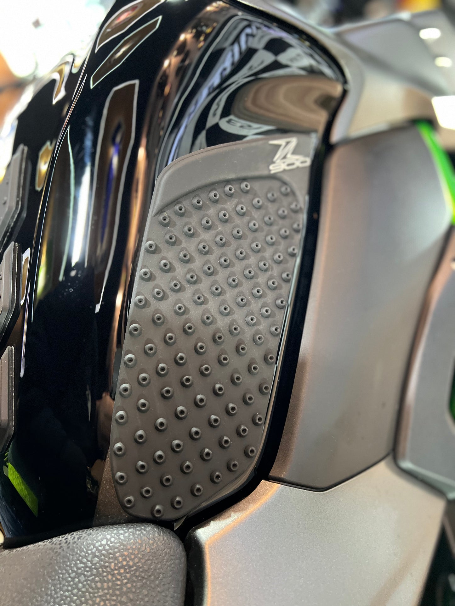 PROTECTORES DE TANQUE STOMP GRIPS KAWASAKI Z900