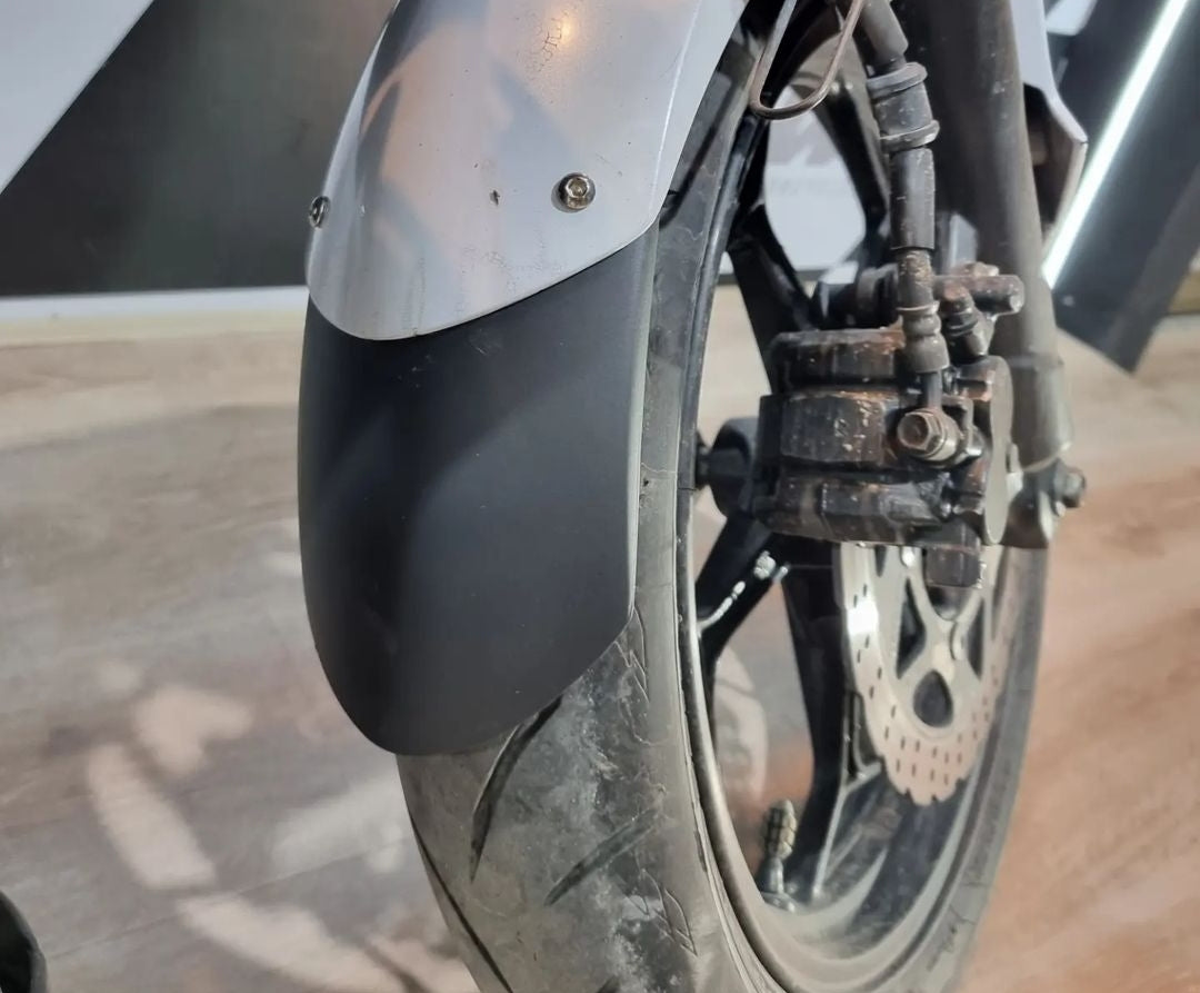 EXTENSOR DE GUARDABARRO DELANTERO KAWASAKI Z250