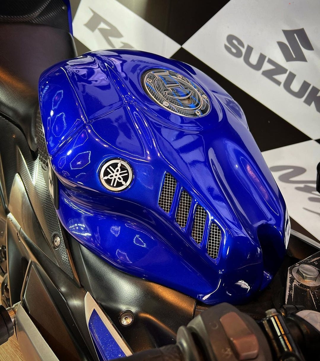 COVER TANK TIPO R1 YAMAHA R3