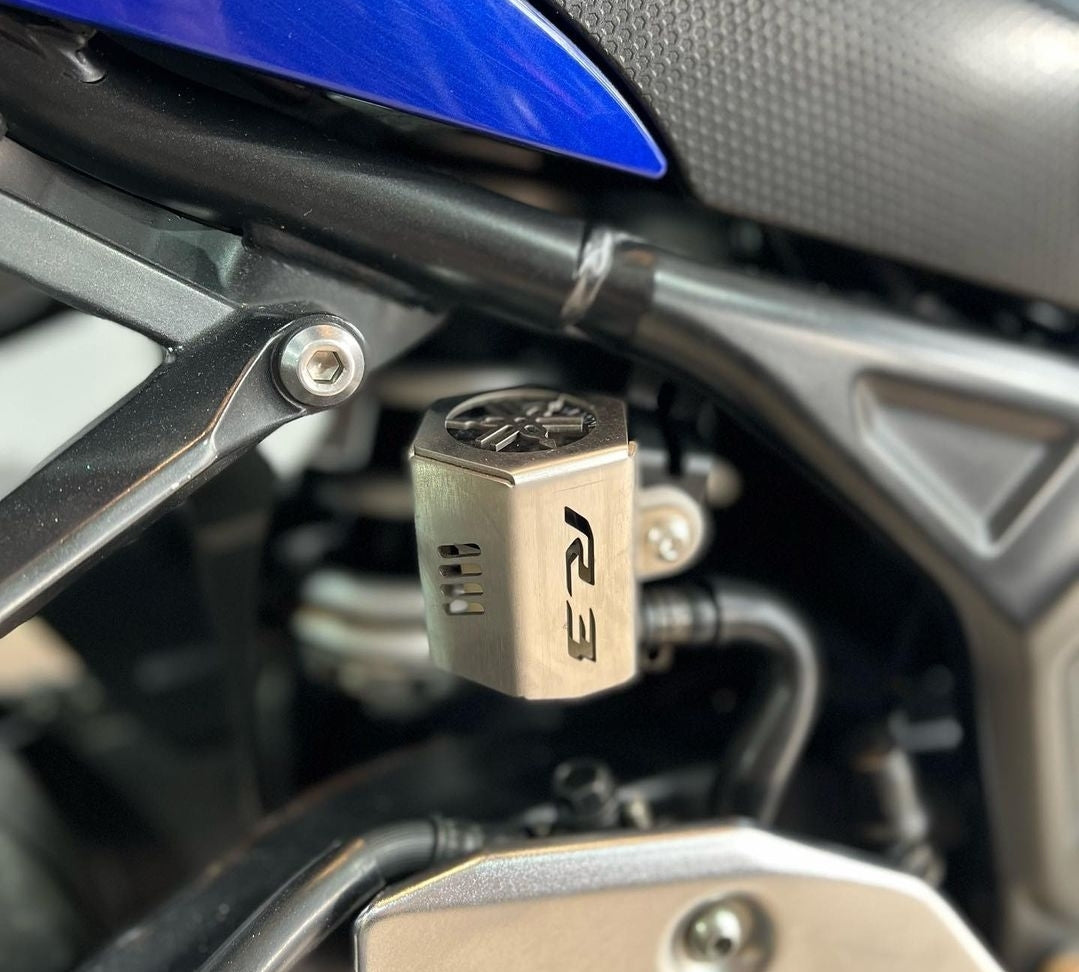 PROTECTOR BOMBA DE FRENO TRASERA YAMAHA R3