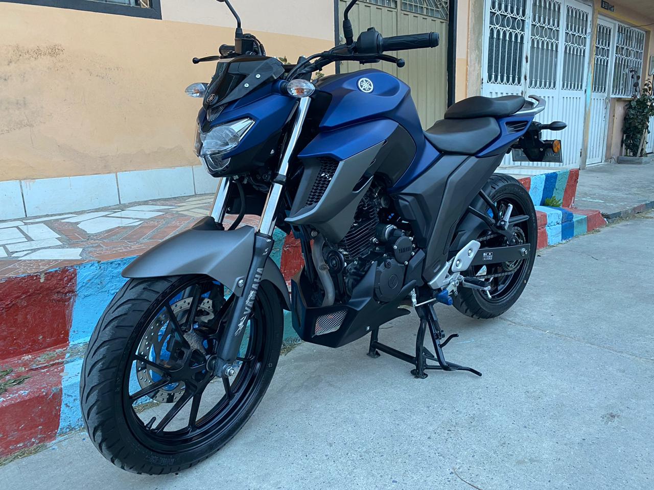 QUILLA CON TOMAS DE AIRE YAMAHA FZ250