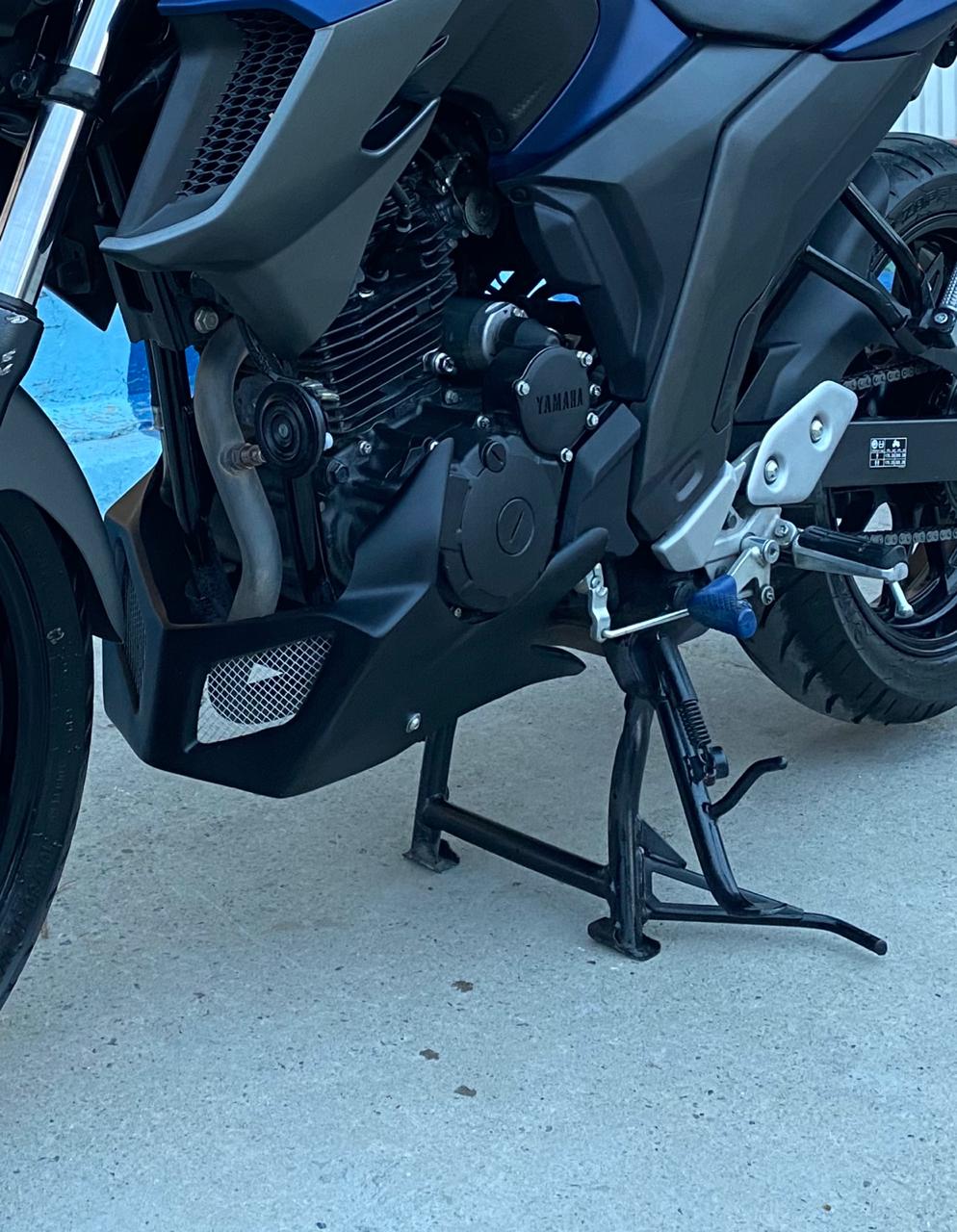 QUILLA CON TOMAS DE AIRE YAMAHA FZ250