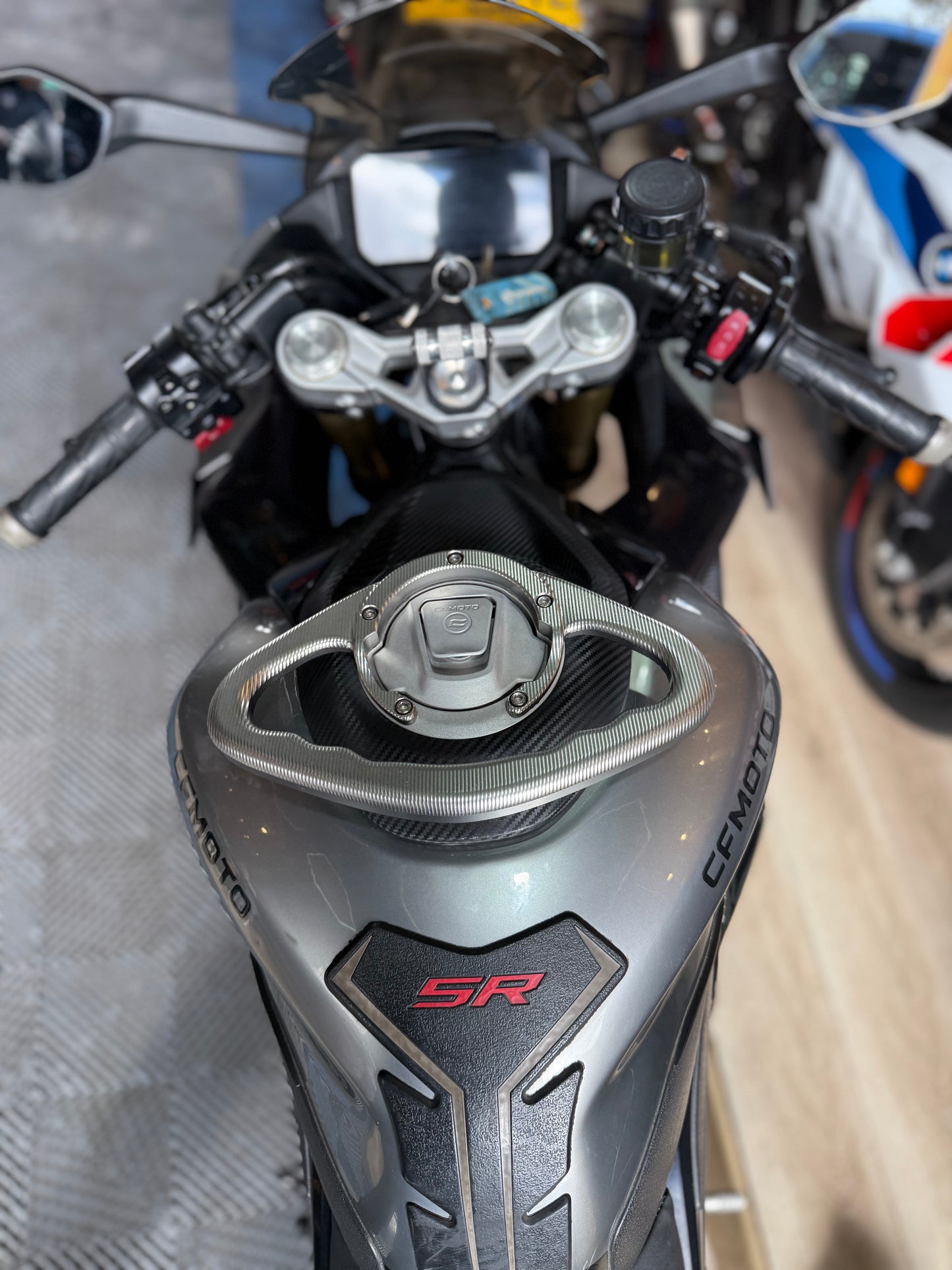 AGARRADERA TANQUE CFMOTO