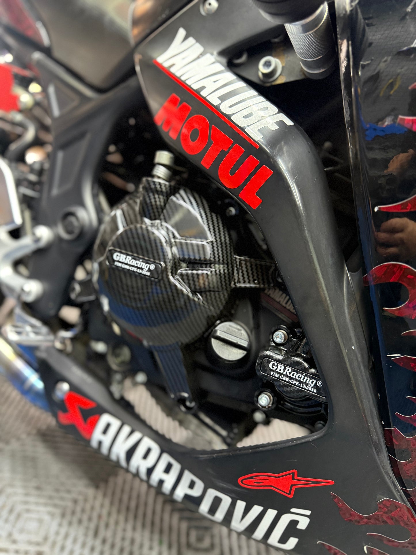 SLIDERS CUBIERTA DE MOTOR YAMAHA R3-MT03