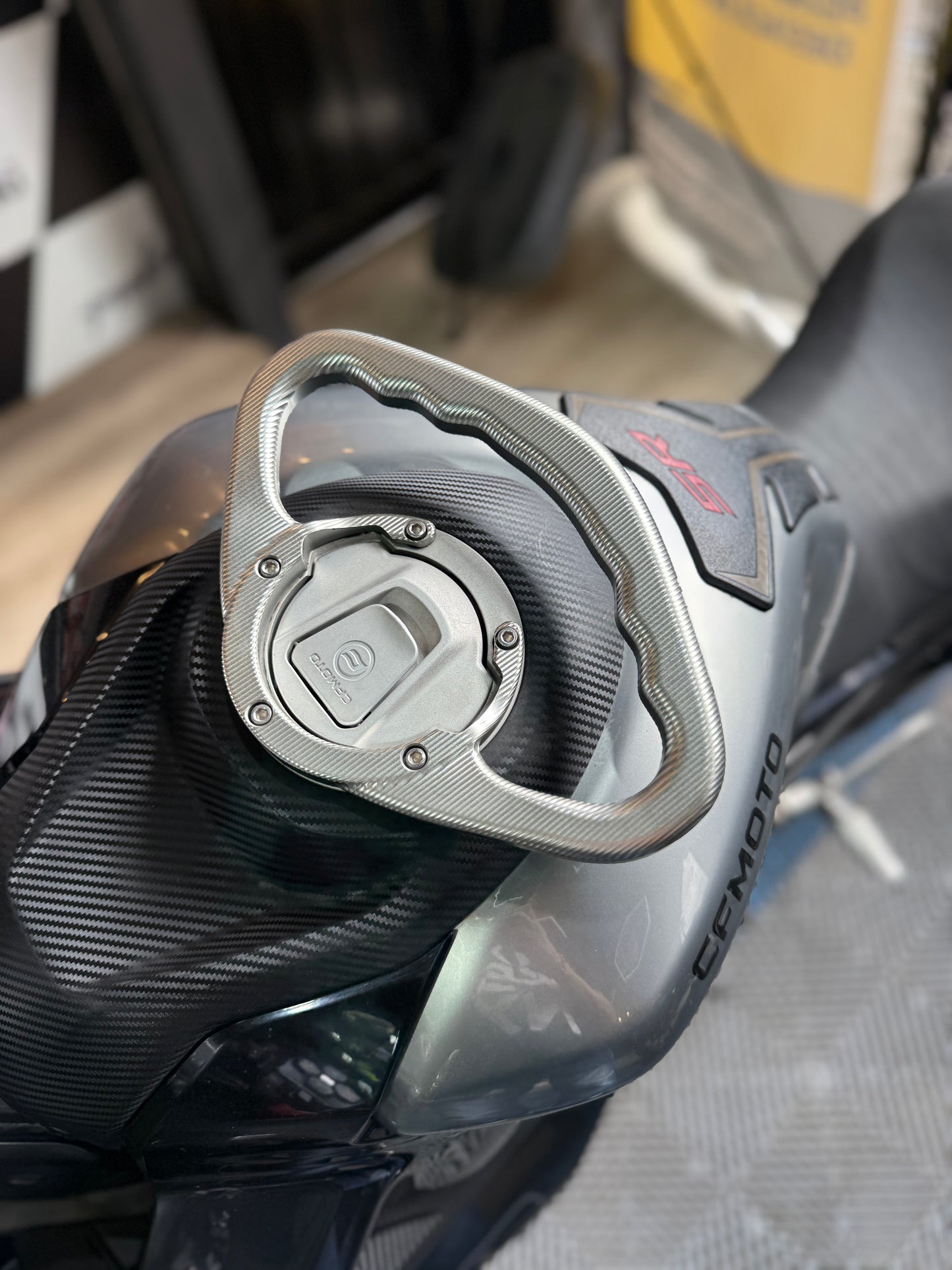 AGARRADERA TANQUE CFMOTO