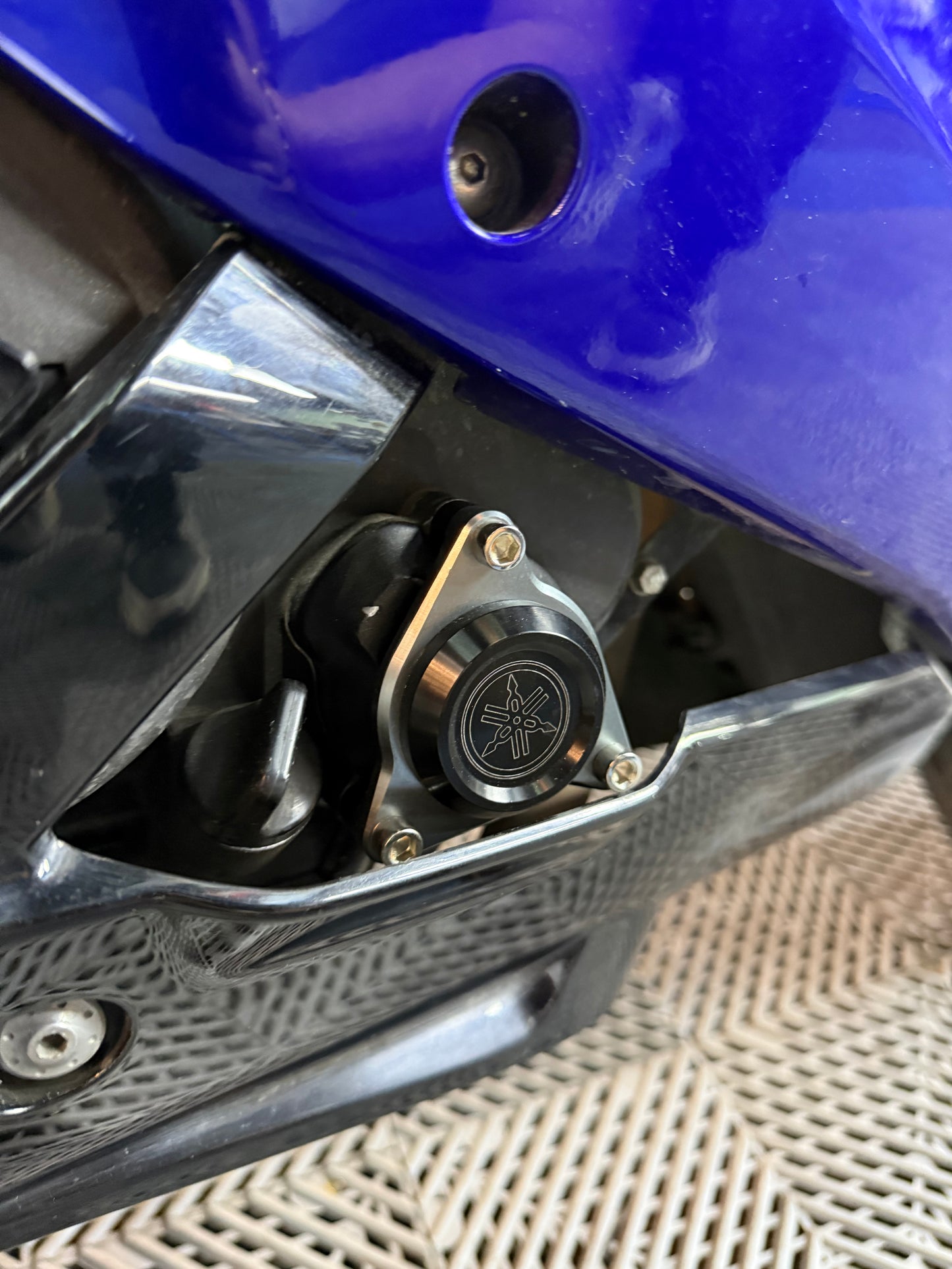 LUJO TAPA FILTRO ACEITE R15V3/V4 MT15