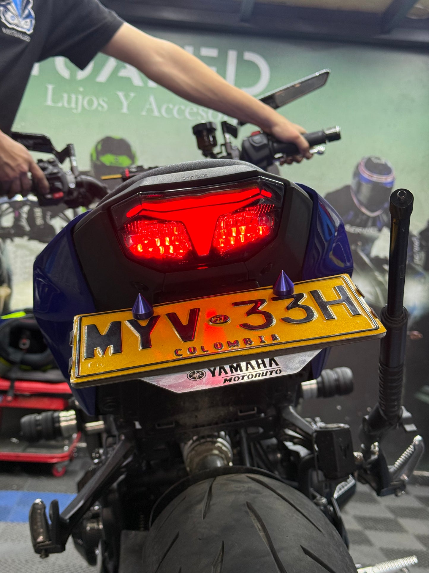STOP INTEGRADO YAMAHA MT09 V4