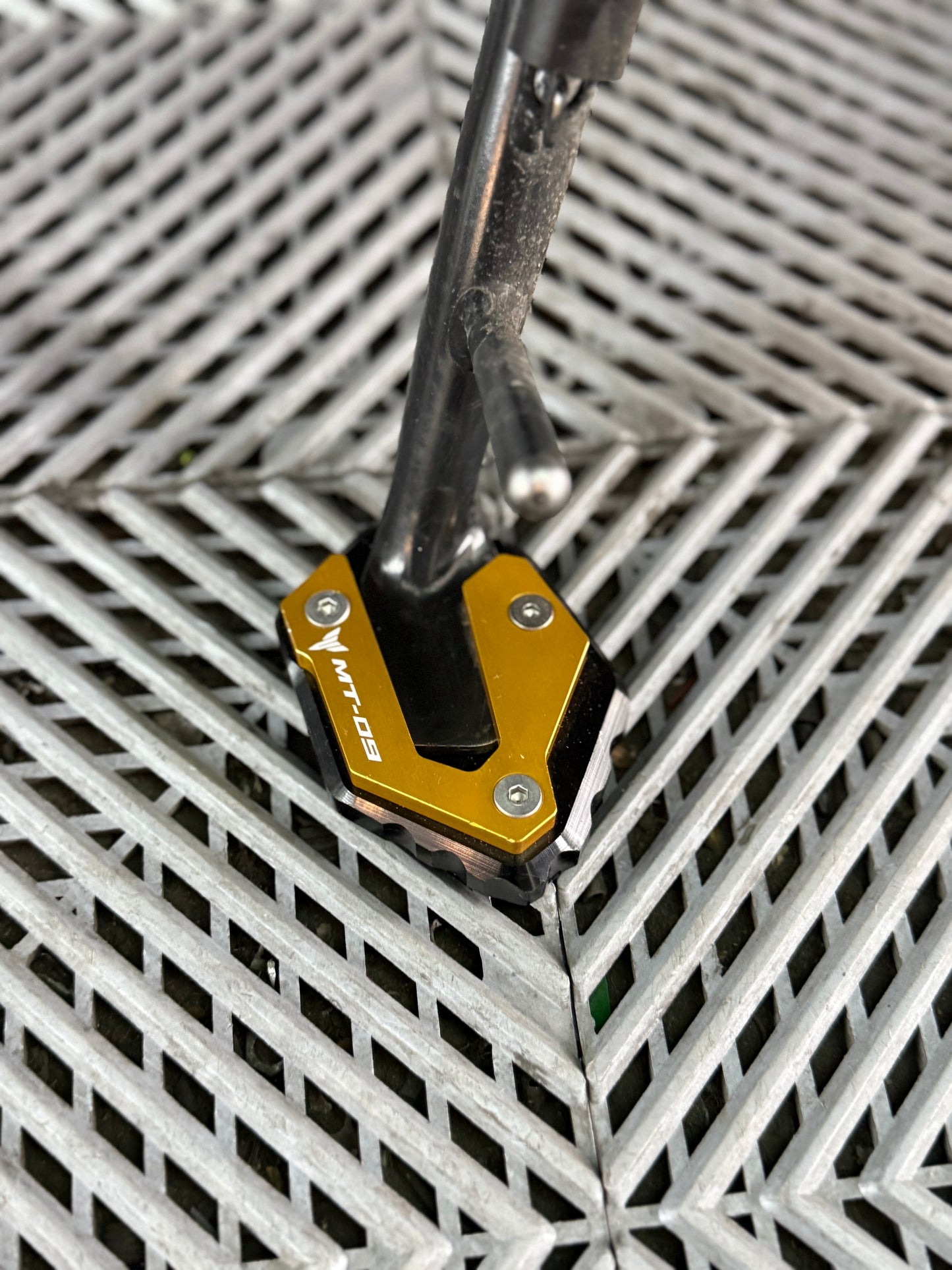 LUJO BASE PATA YAMAHA MT09