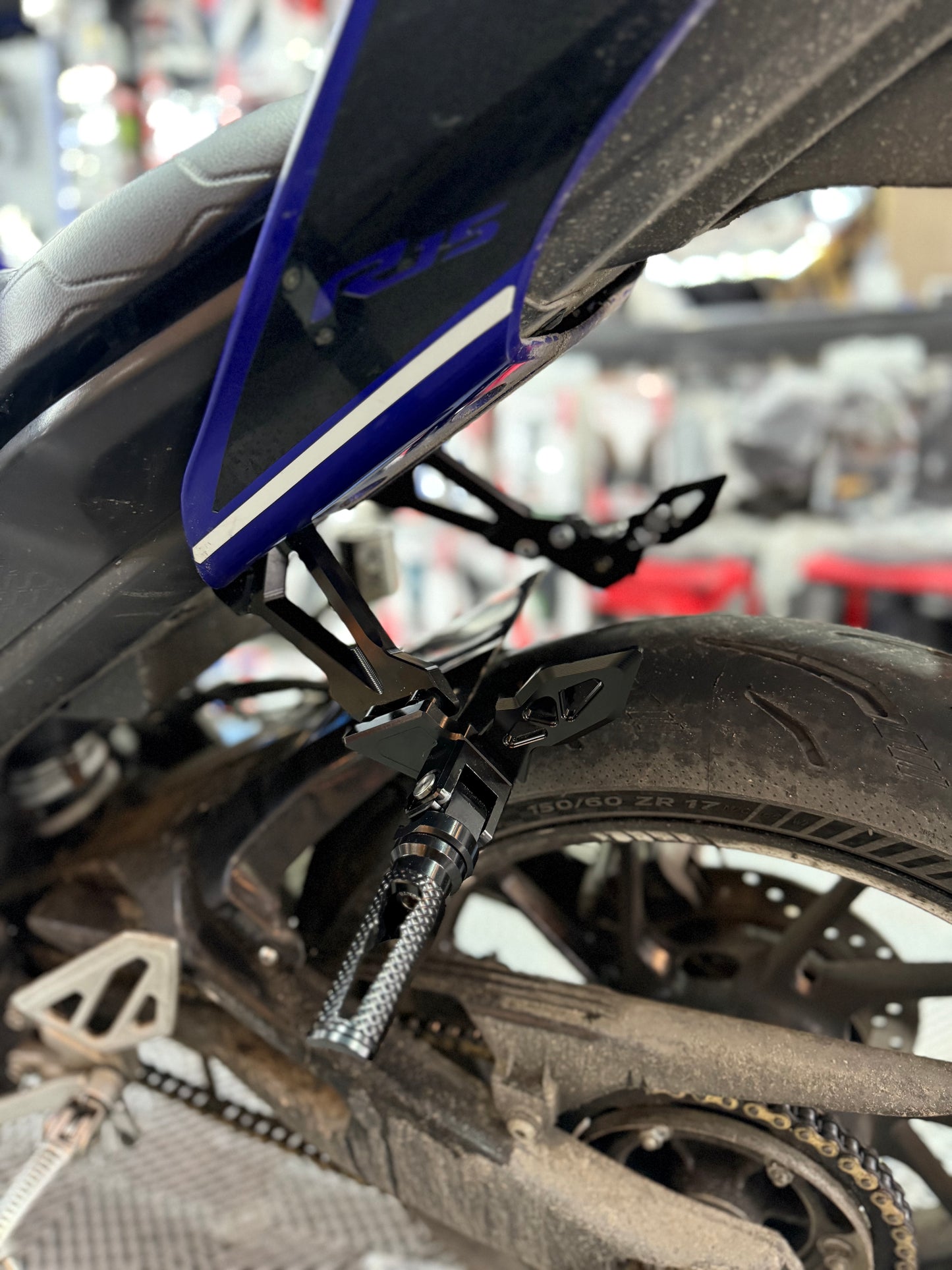 POSAPIES TRASEROS DE LUJO YAMAHA R15V3