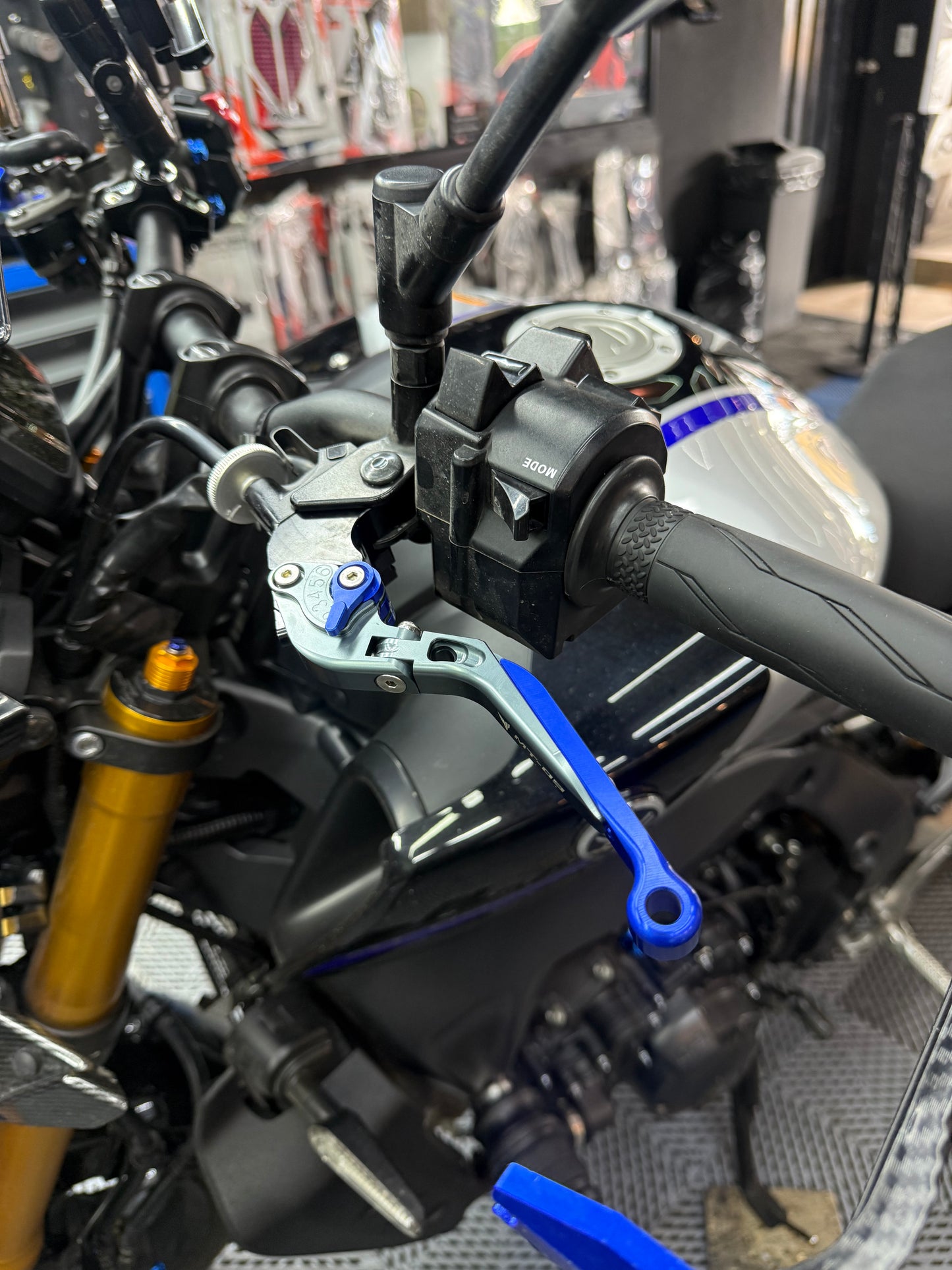 MANIGUETAS ABATIBLES YAMAHA MT09 V3