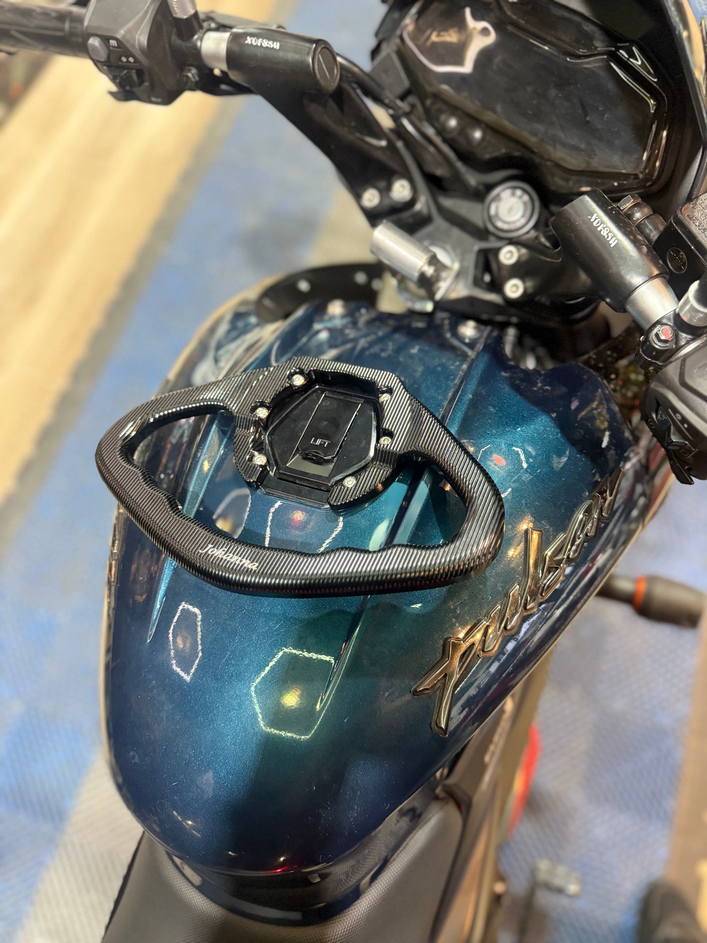 AGARRADERA DE TANQUE PULSAR/DOMINAR