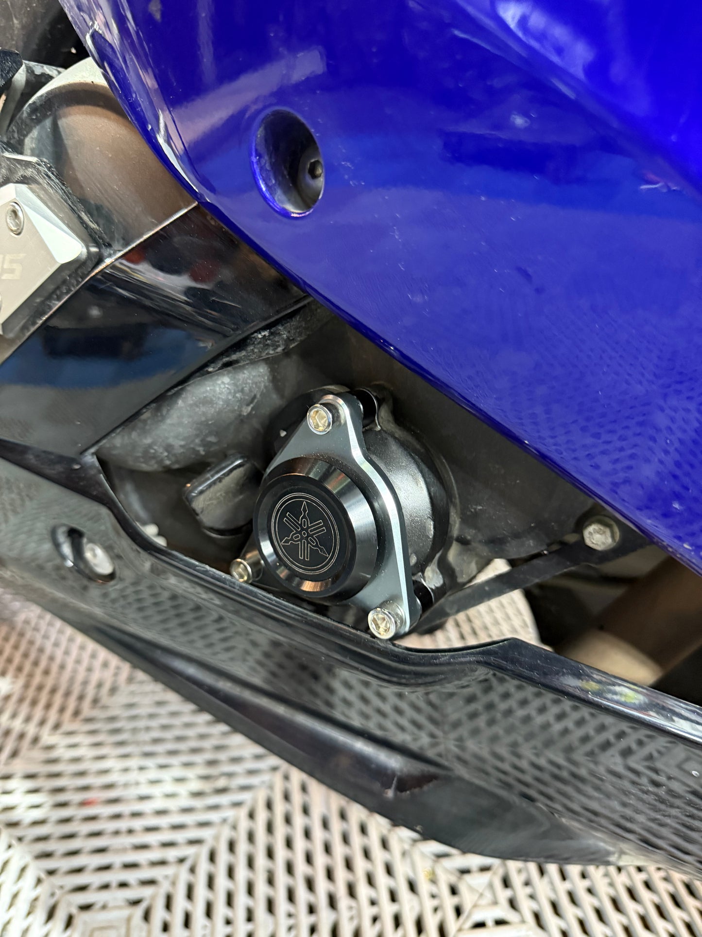 LUJO TAPA FILTRO ACEITE R15V3/V4 MT15