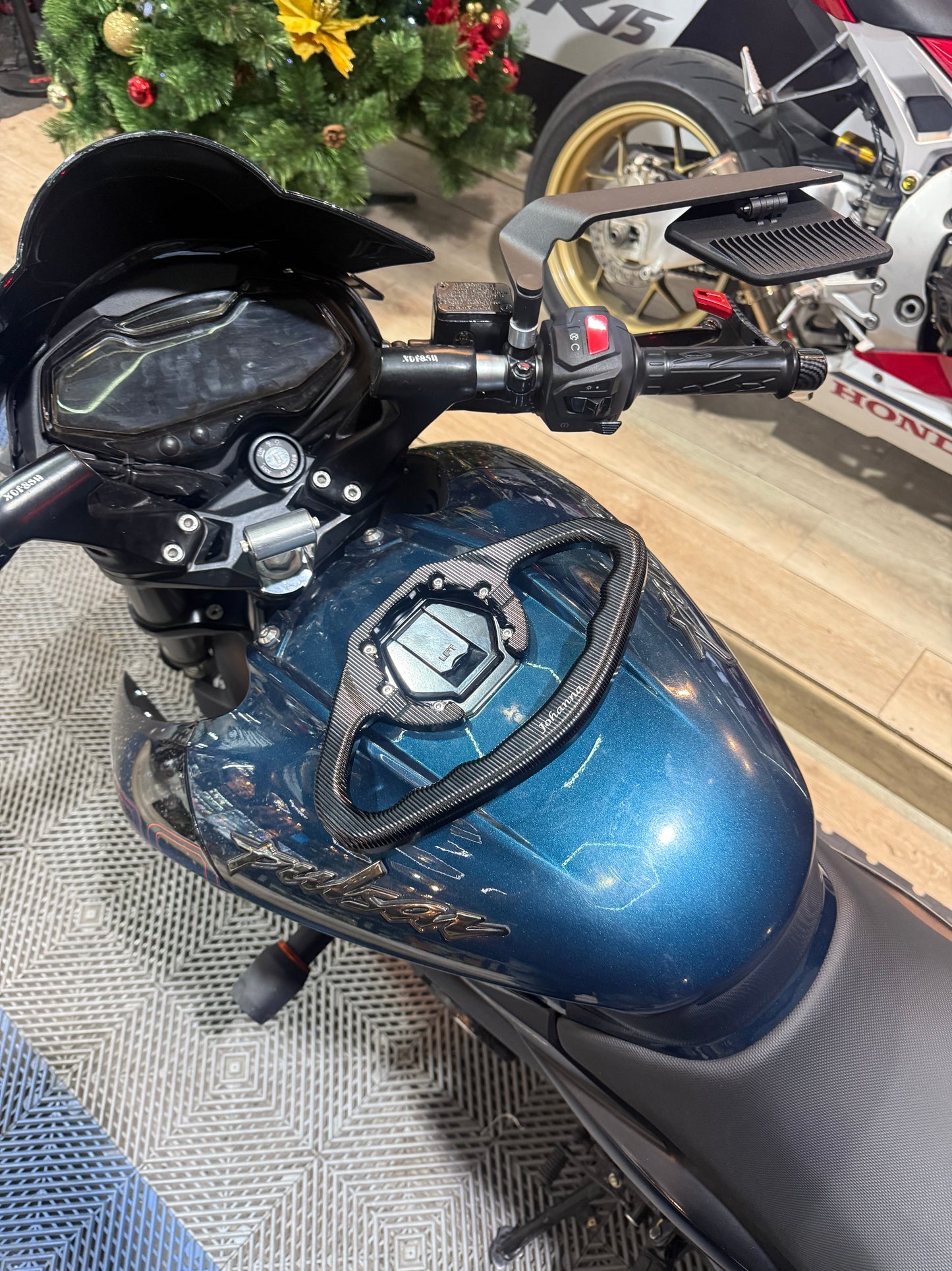 AGARRADERA DE TANQUE PULSAR/DOMINAR