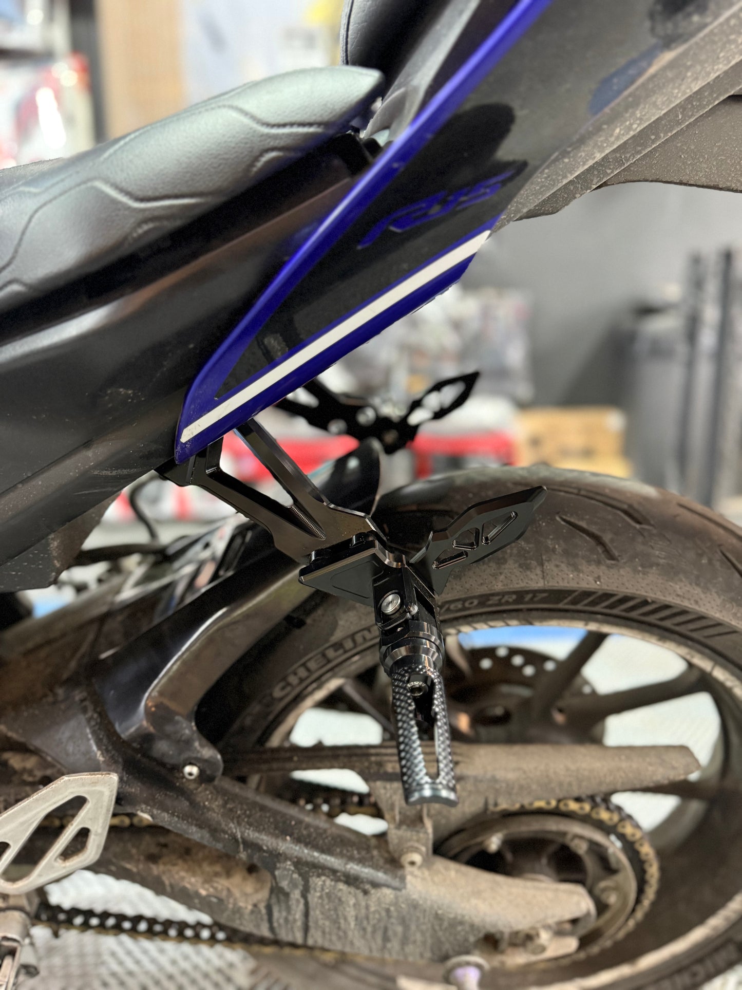 POSAPIES TRASEROS DE LUJO YAMAHA R15V3