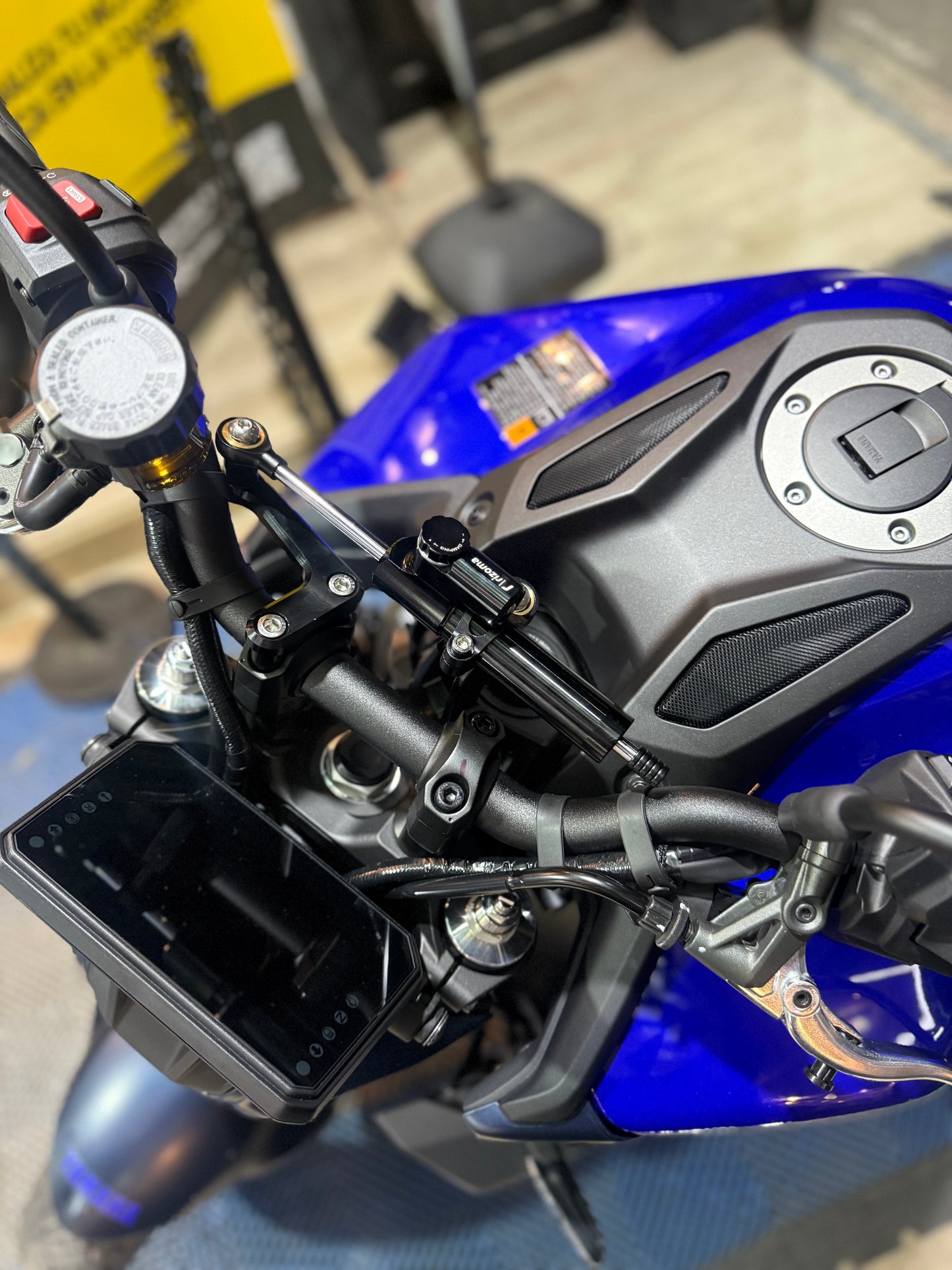 ESTABILIZADOR DE DIRECCION MANUBRIO YAMAHA MT09 V4