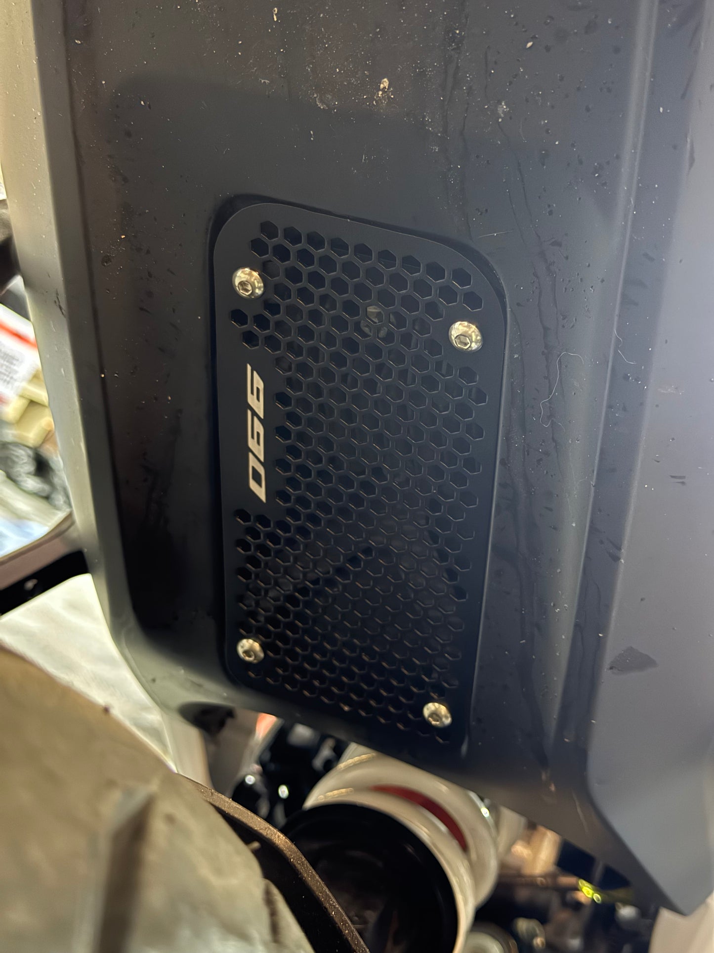 PROTECTOR DE REGULADOR DE VOLTAJE KTM 990