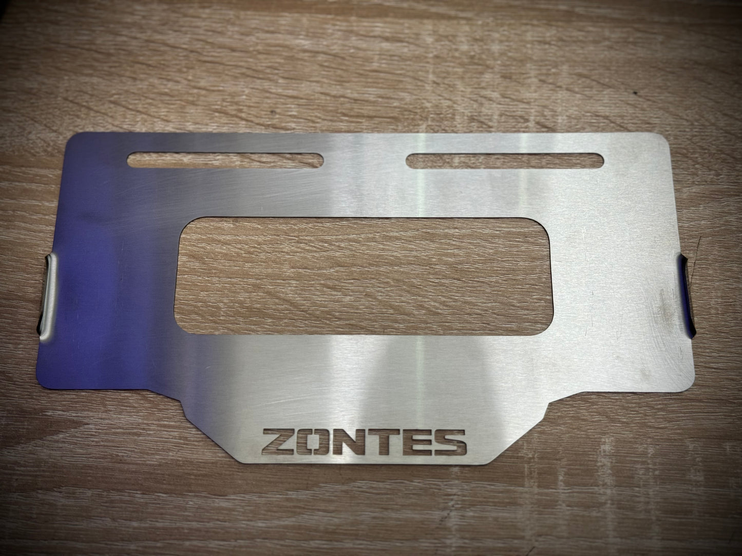 PROTECTOR DE PLACA VICTORY ZONTES