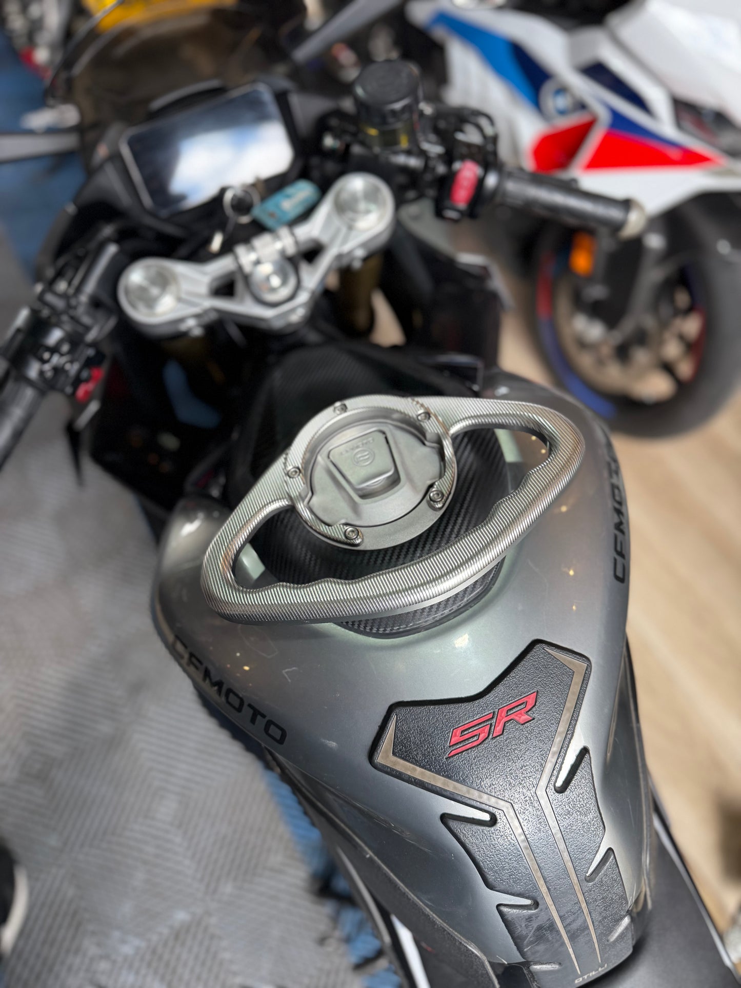 AGARRADERA TANQUE CFMOTO