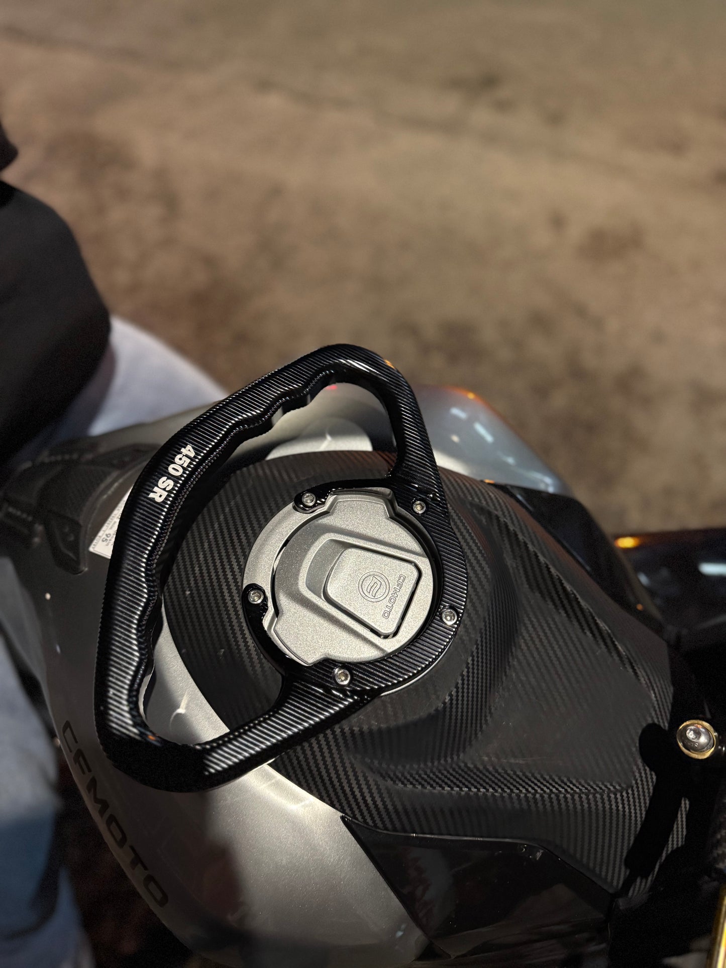 AGARRADERA TANQUE CFMOTO