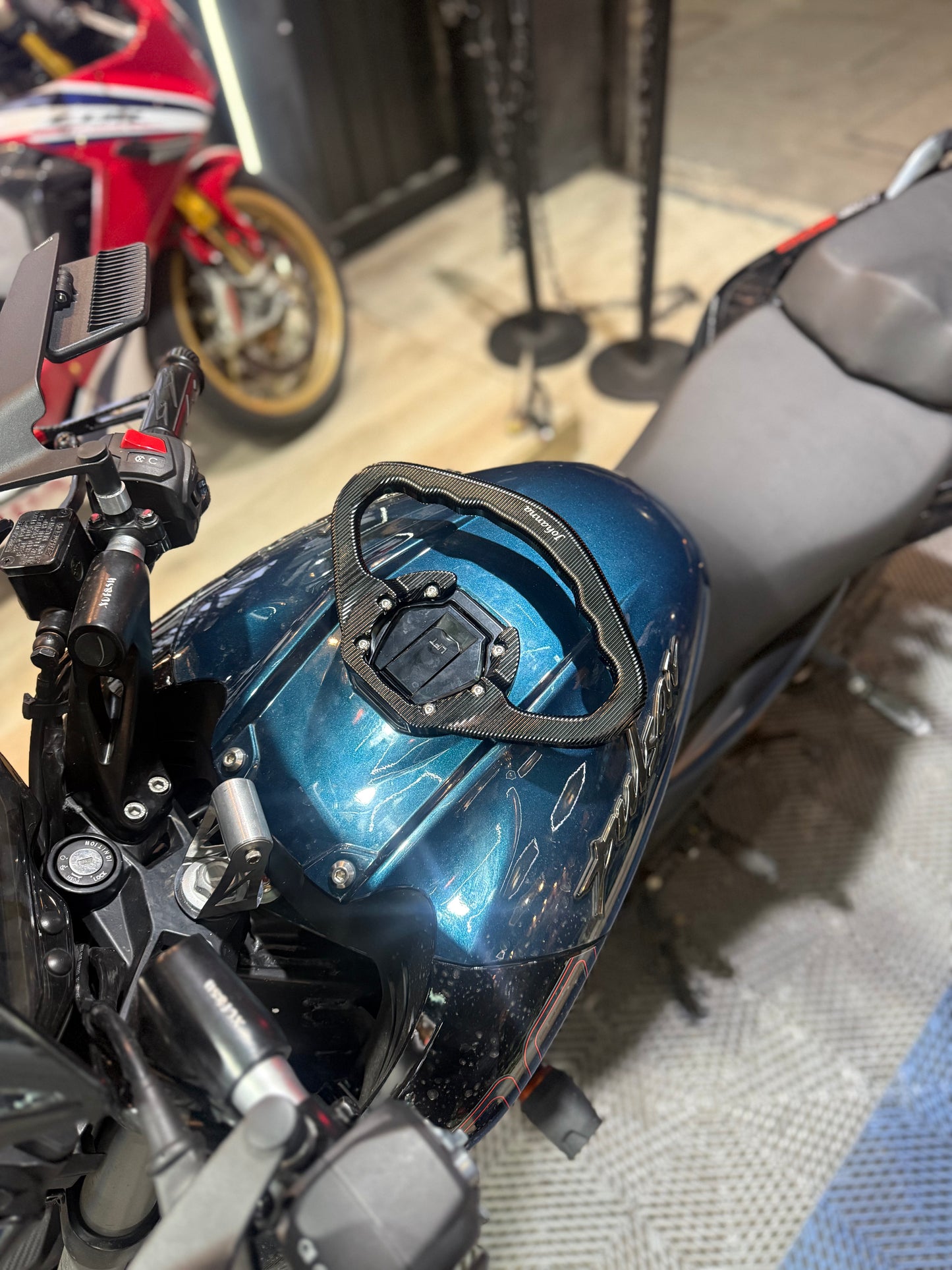 AGARRADERA DE TANQUE PULSAR/DOMINAR