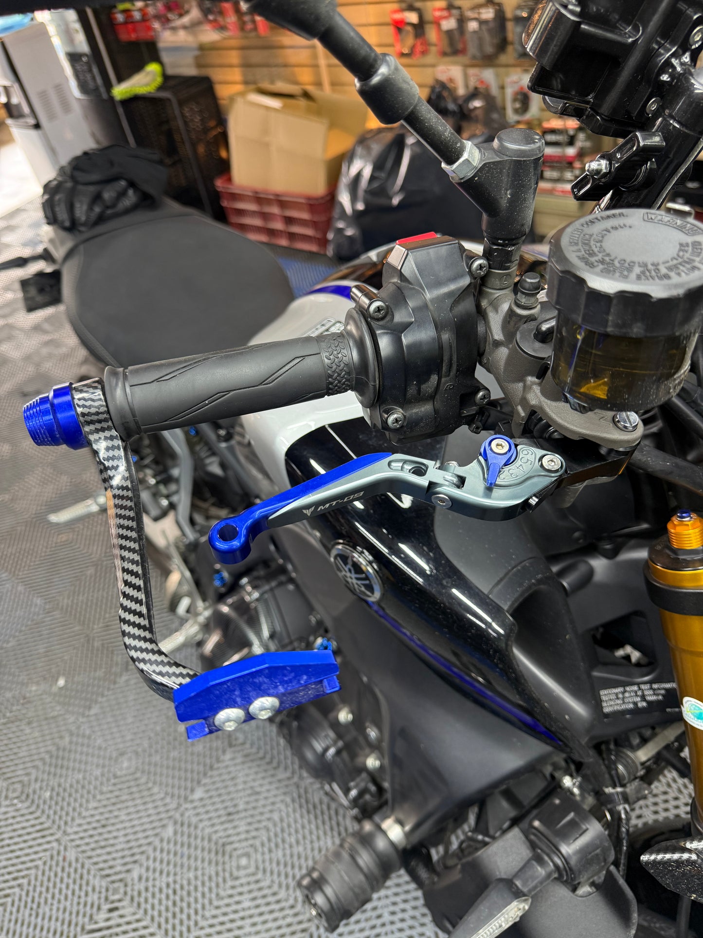 MANIGUETAS ABATIBLES YAMAHA MT09 V3