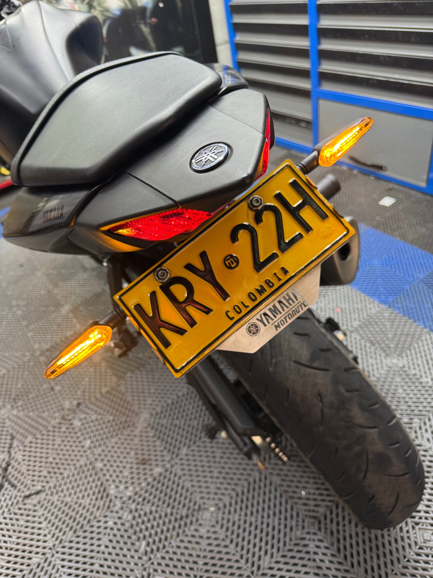 DIRECCIONALES YAMAHA FIJA