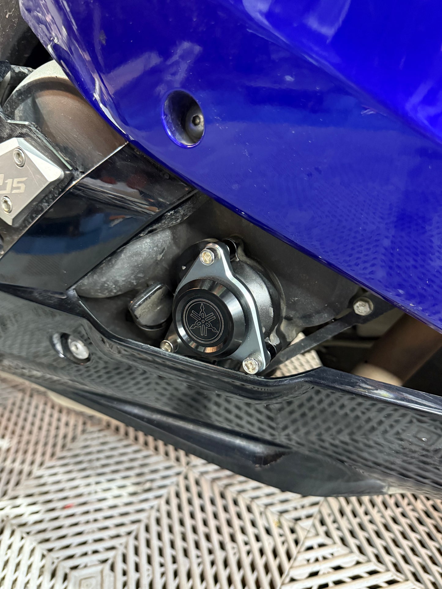 LUJO TAPA FILTRO ACEITE R15V3/V4 MT15