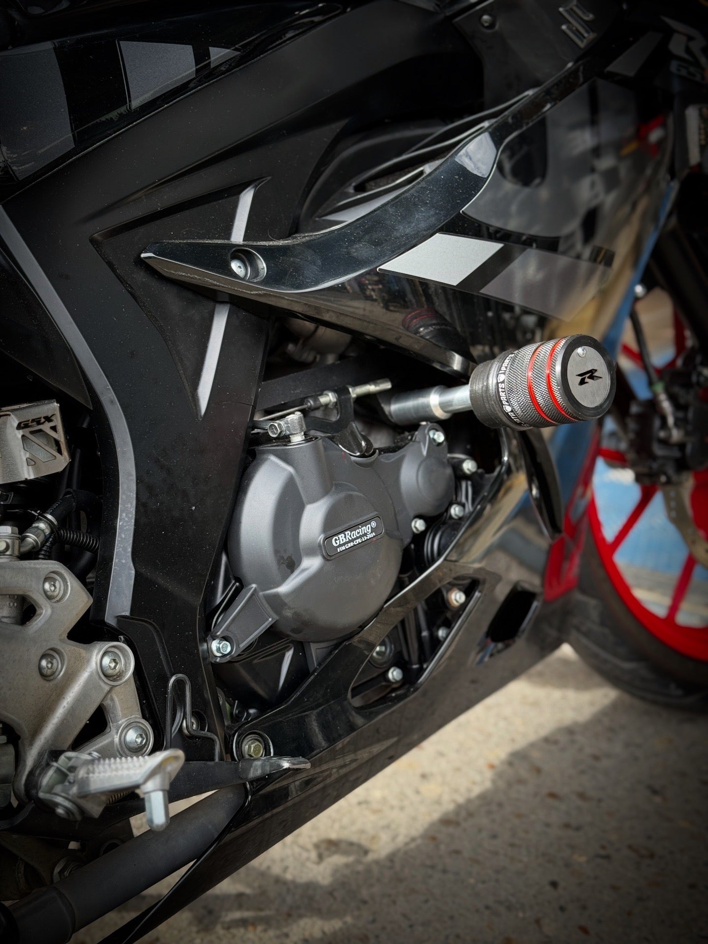 SLIDERS CUBIERTA DE MOTOR SUZUKI GSXR150